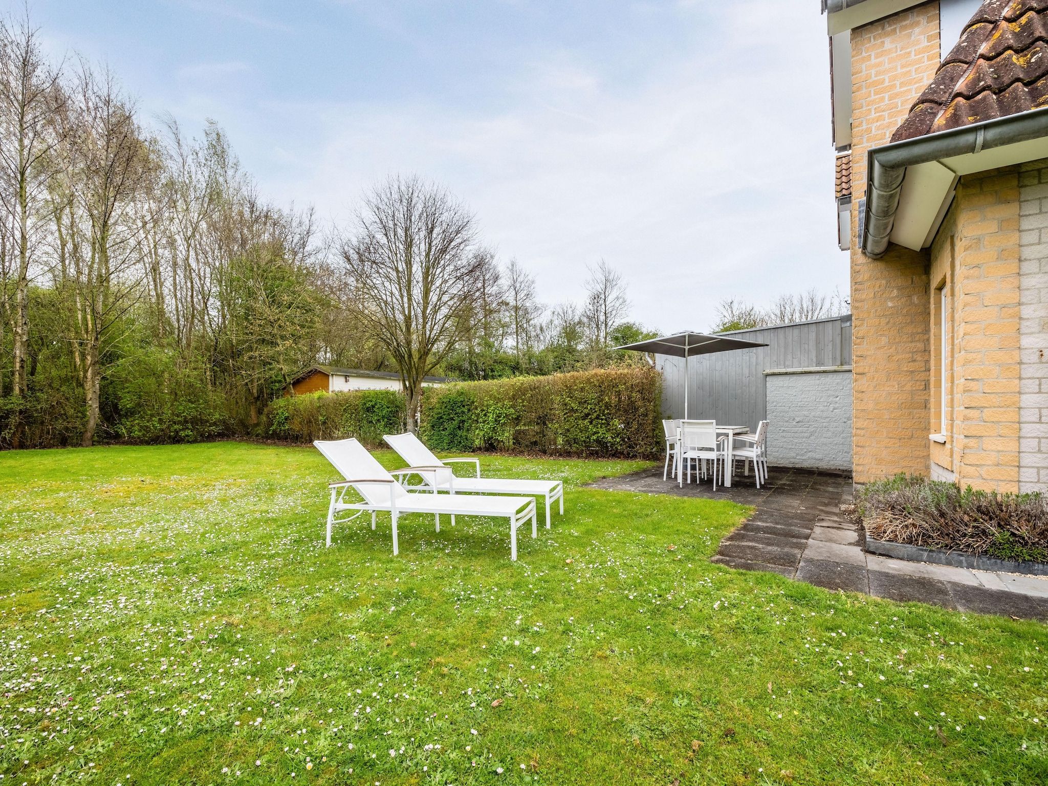 De tuin van Noordzee Résidence De Banjaard 21 in Kamperland