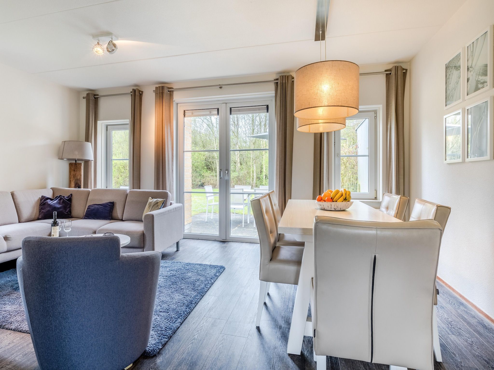 De woonkamer van Noordzee Résidence De Banjaard 21 in Kamperland