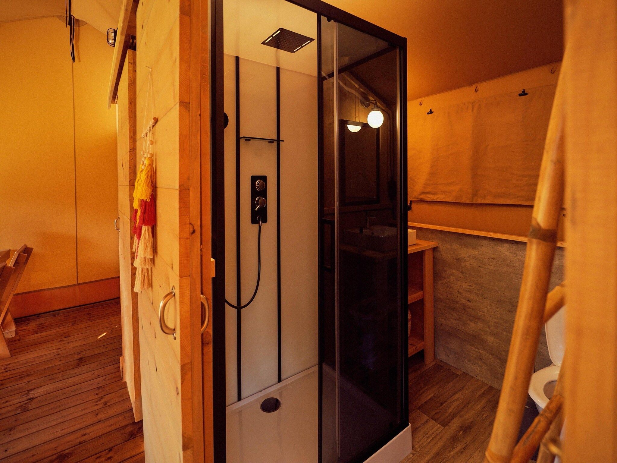 De badkamer van Resort de Parel 2 in Zeewolde