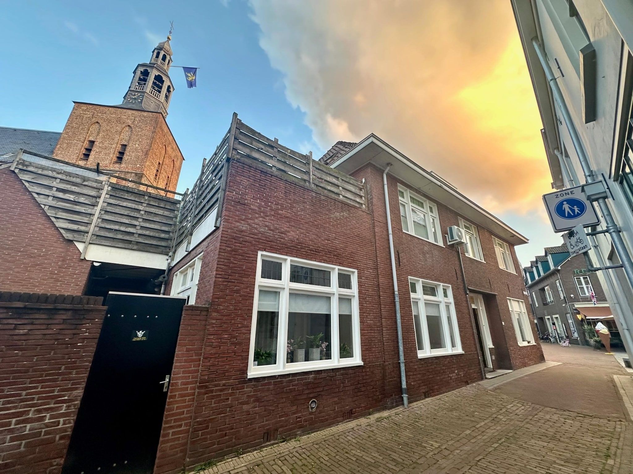 De buitenkant van De Mattelier in Groenlo