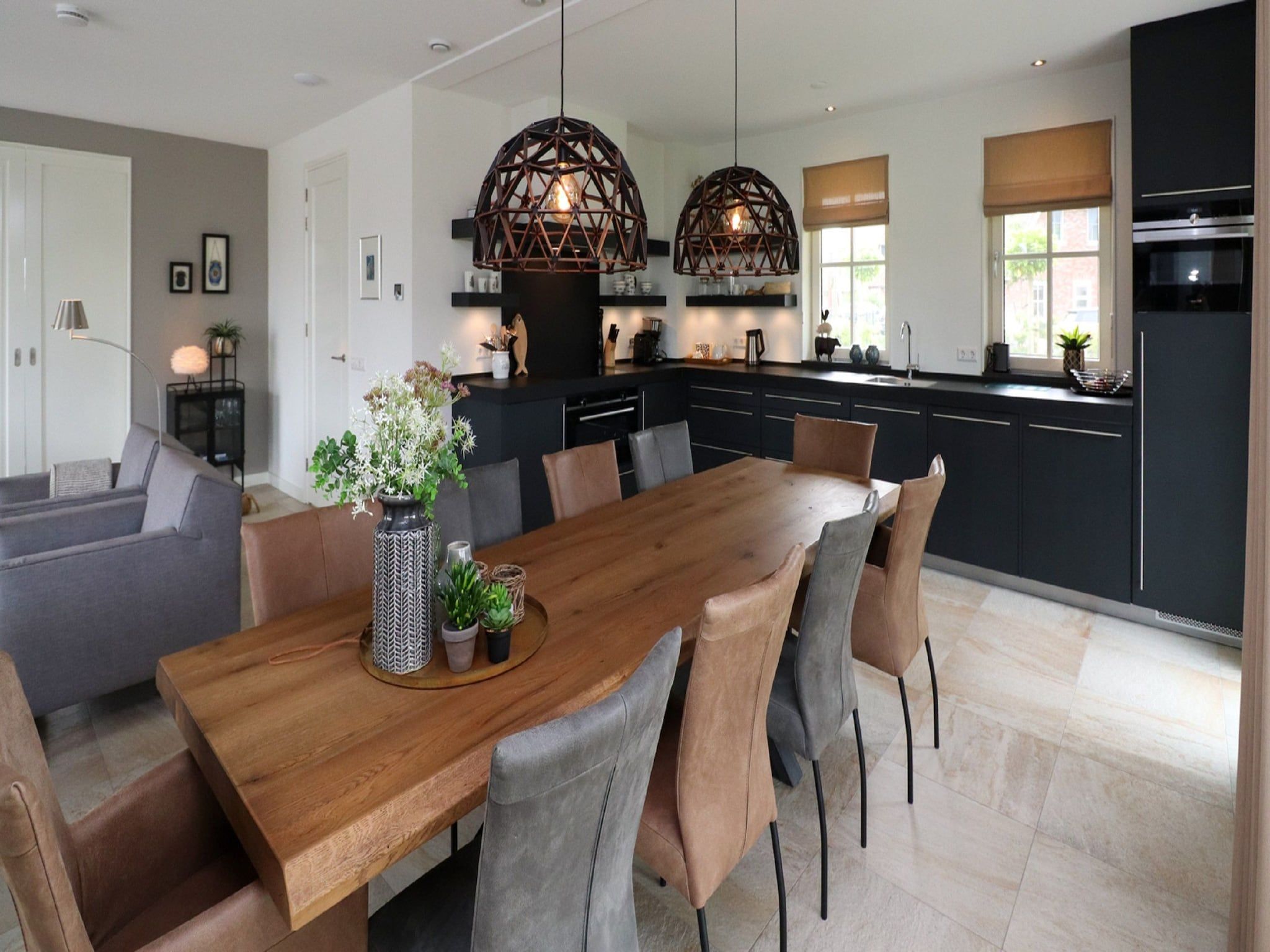 De eetkamer van Friese Meren Villa's 16 in Delfstrahuizen