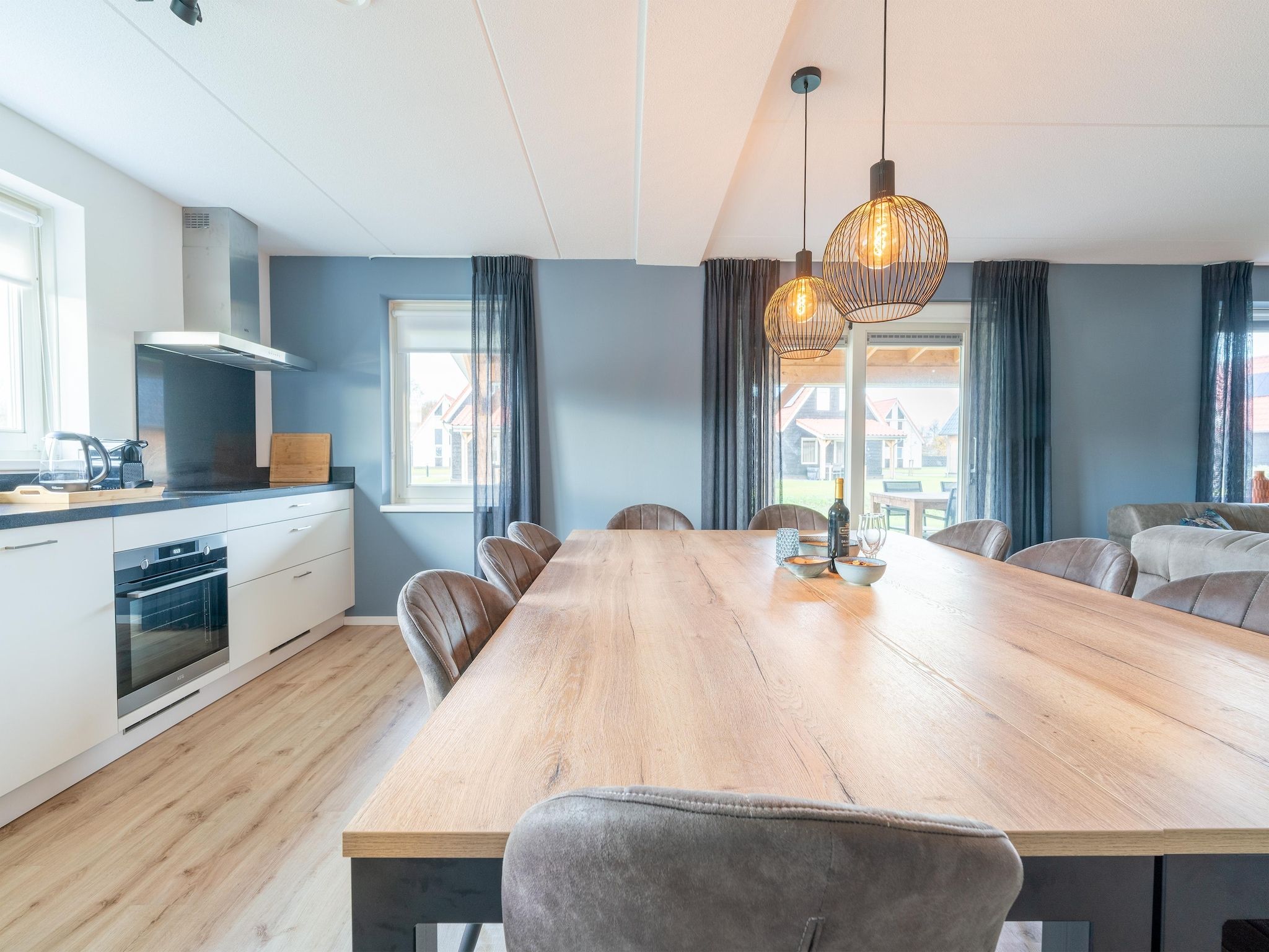 De eetkamer van De Ooievaar Huis NR 23 in Scherpenisse
