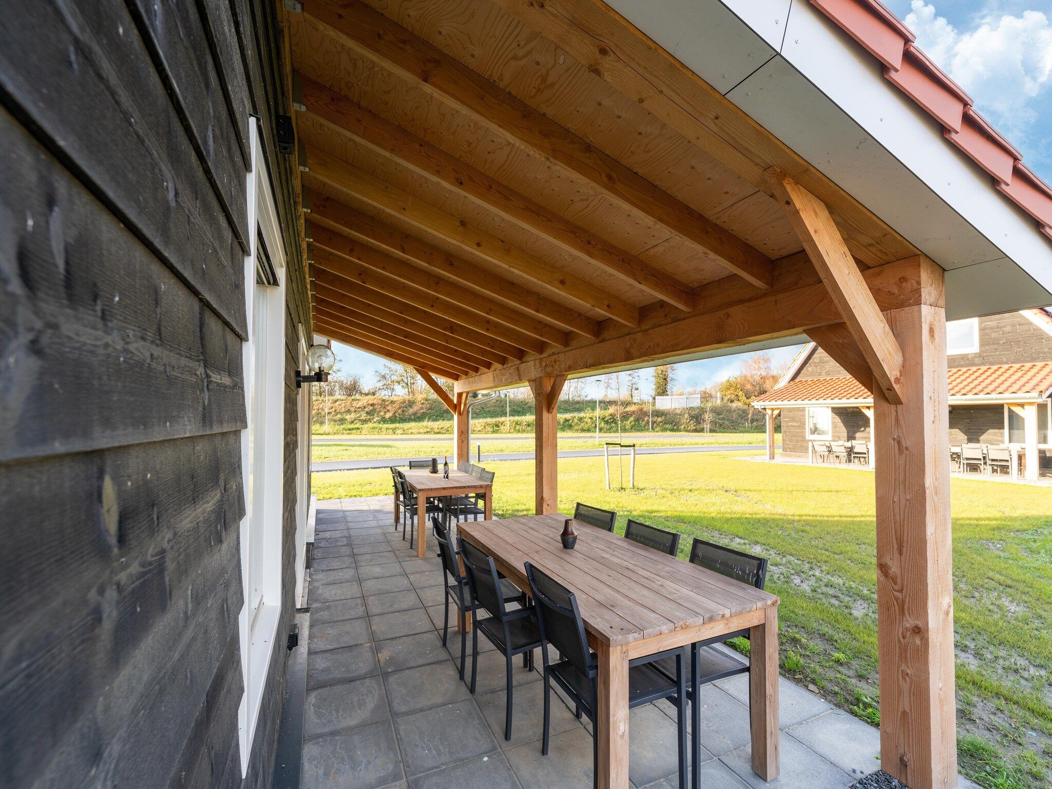 Het terras van De Ooievaar Huis NR 23 in Scherpenisse