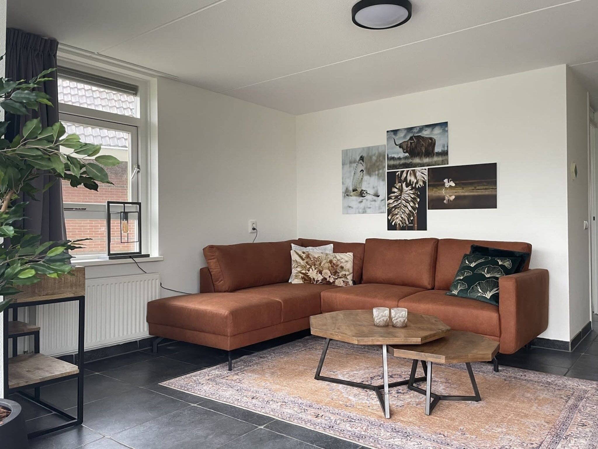 De woonkamer van Dijkvilla 6 in Medemblik