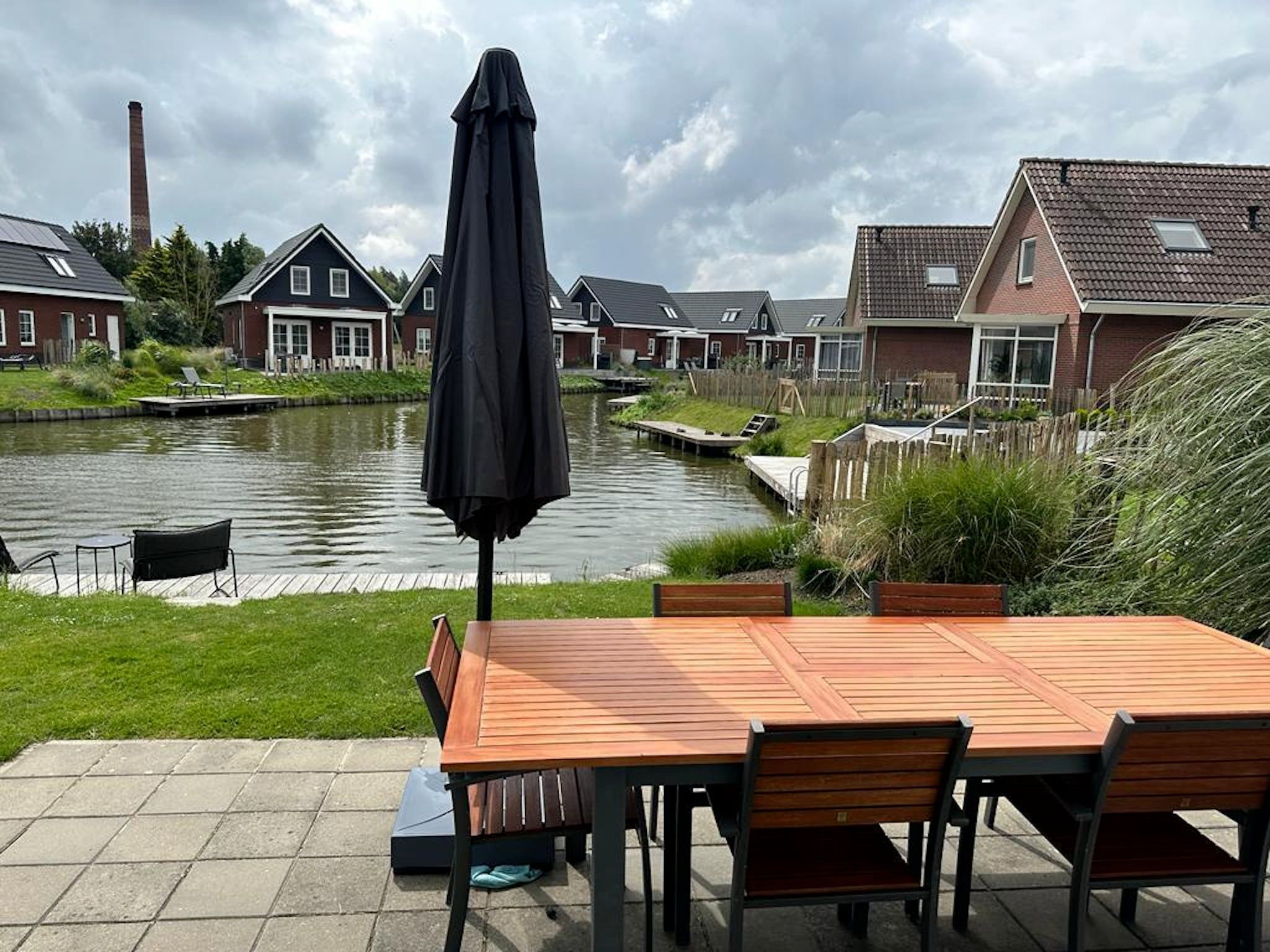 Het terras van Dijkvilla 6 in Medemblik