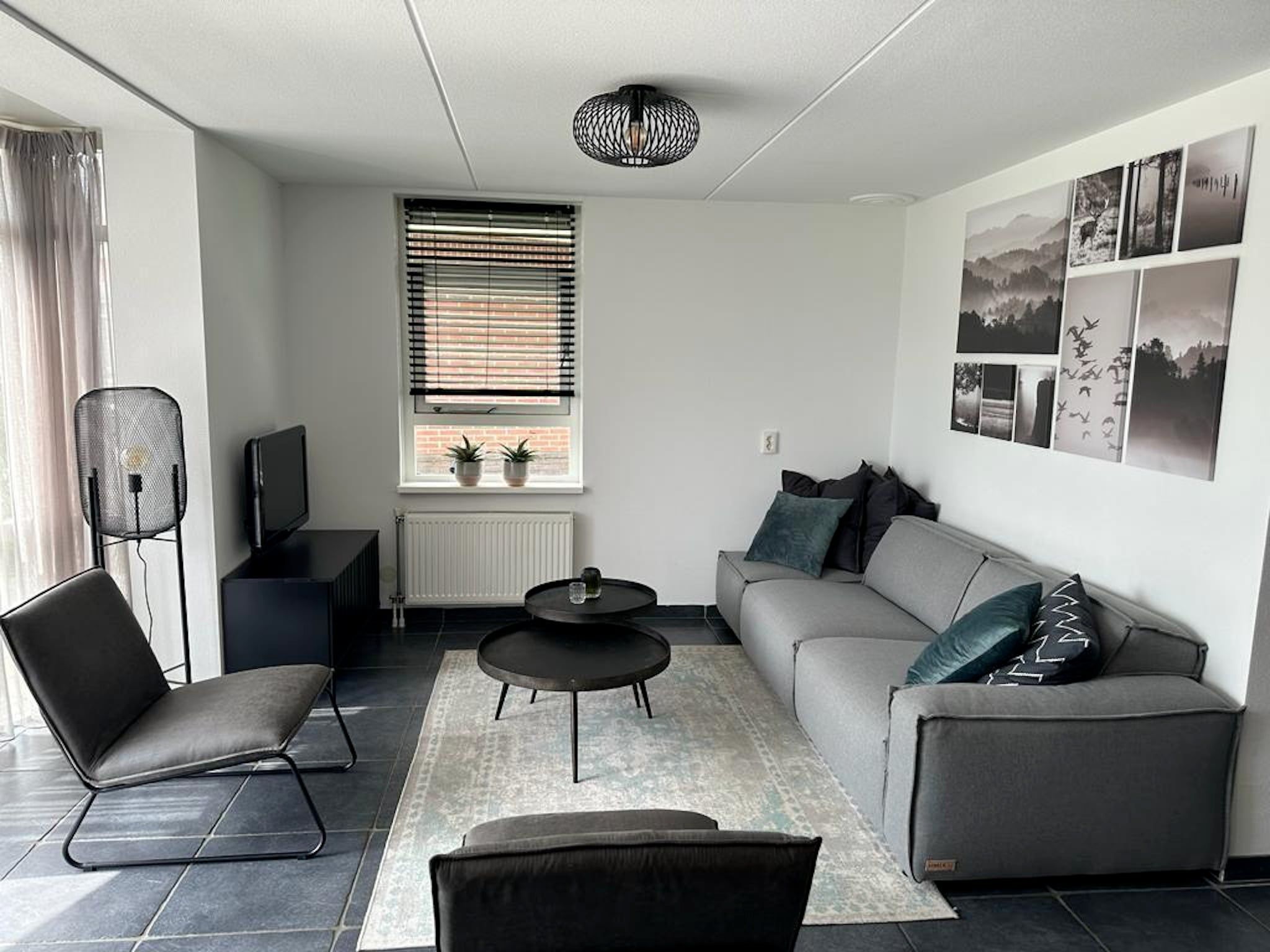 De woonkamer van Dijkvilla 6 in Medemblik