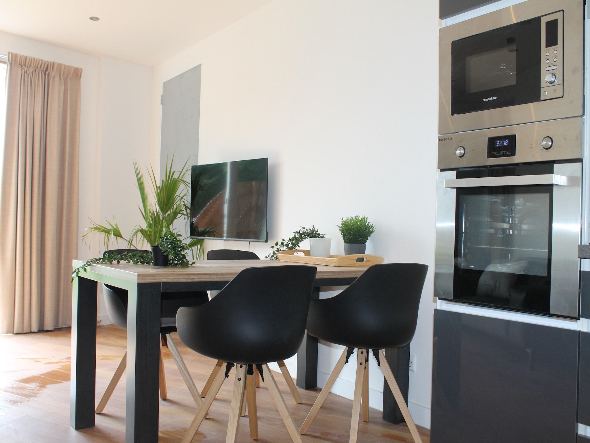 De eetkamer van NR 3 in Goirle