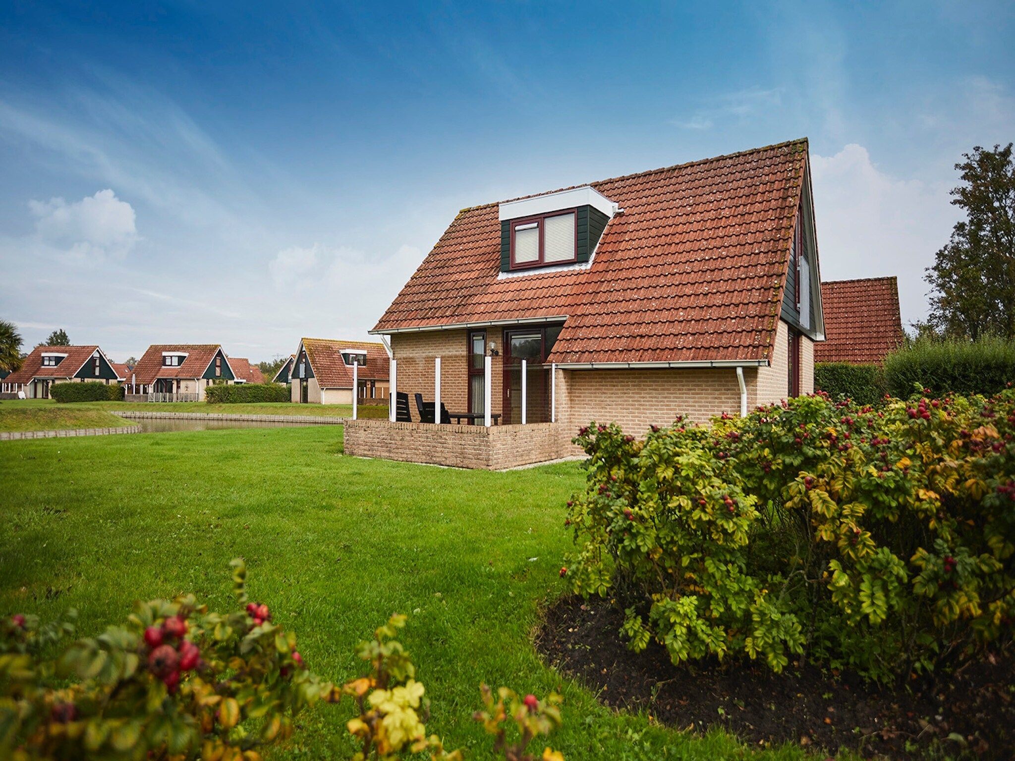 De buitenkant van Vakantiepark Hof van Zeeland 5 in Heinkenszand