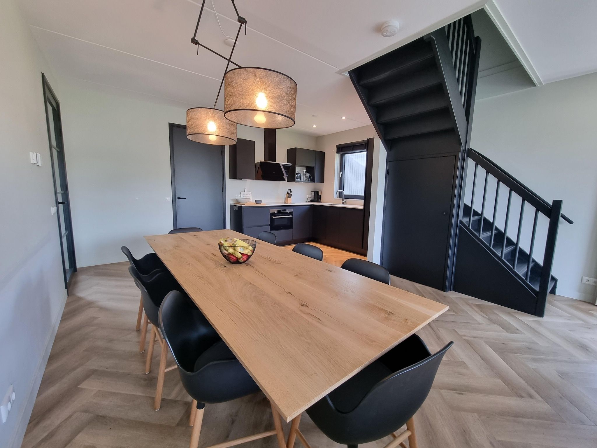 De eetkamer van Watervilla Acht in Balk