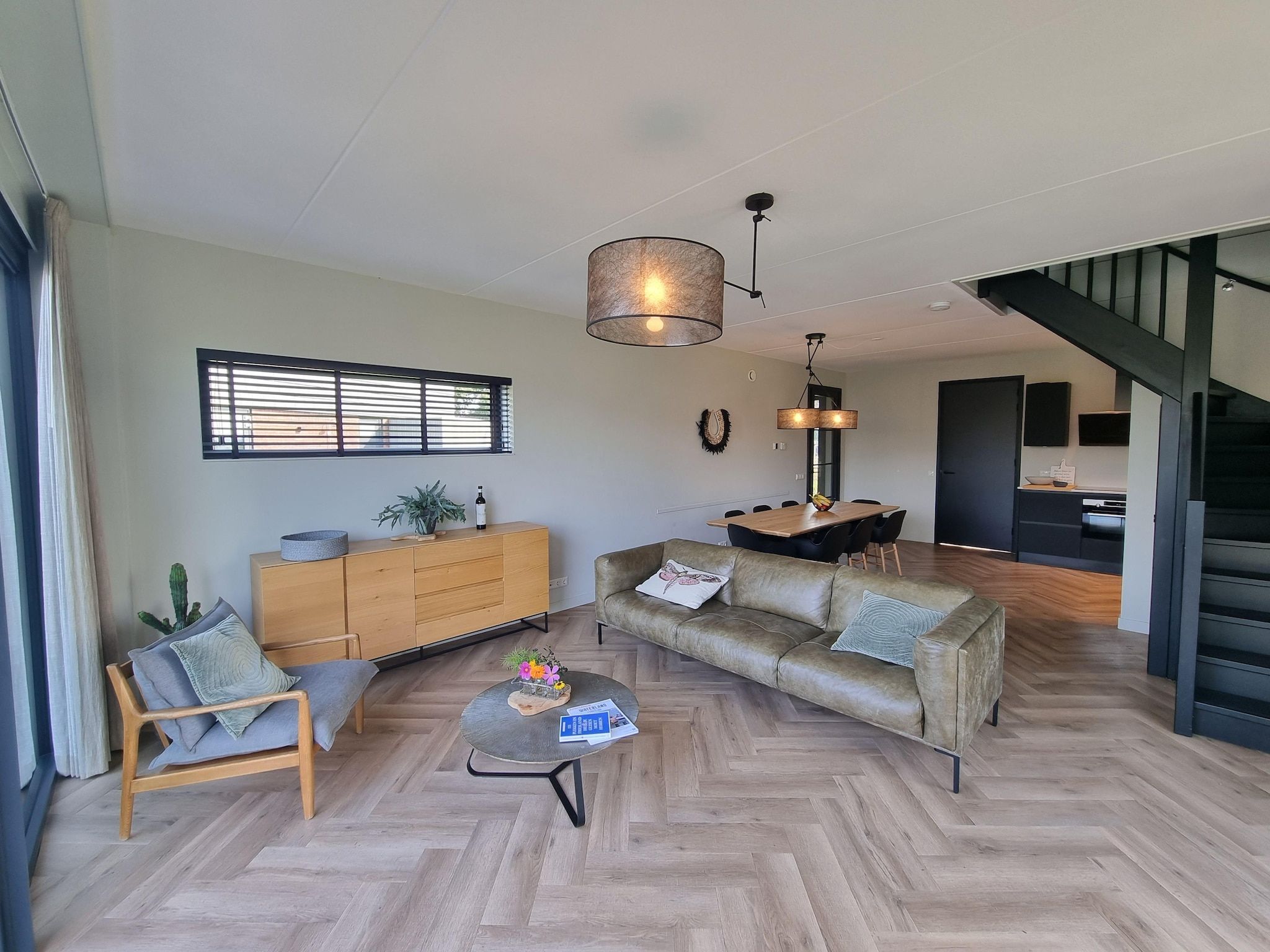 De woonkamer van Watervilla Acht in Balk