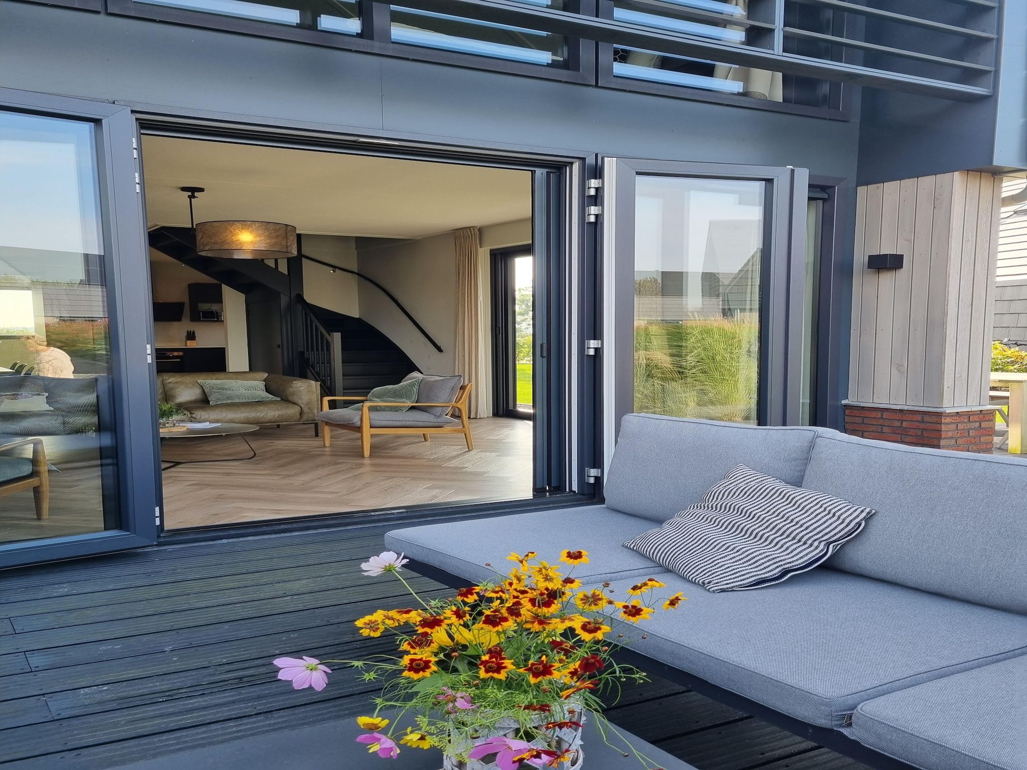 Het terras van Watervilla Acht in Balk