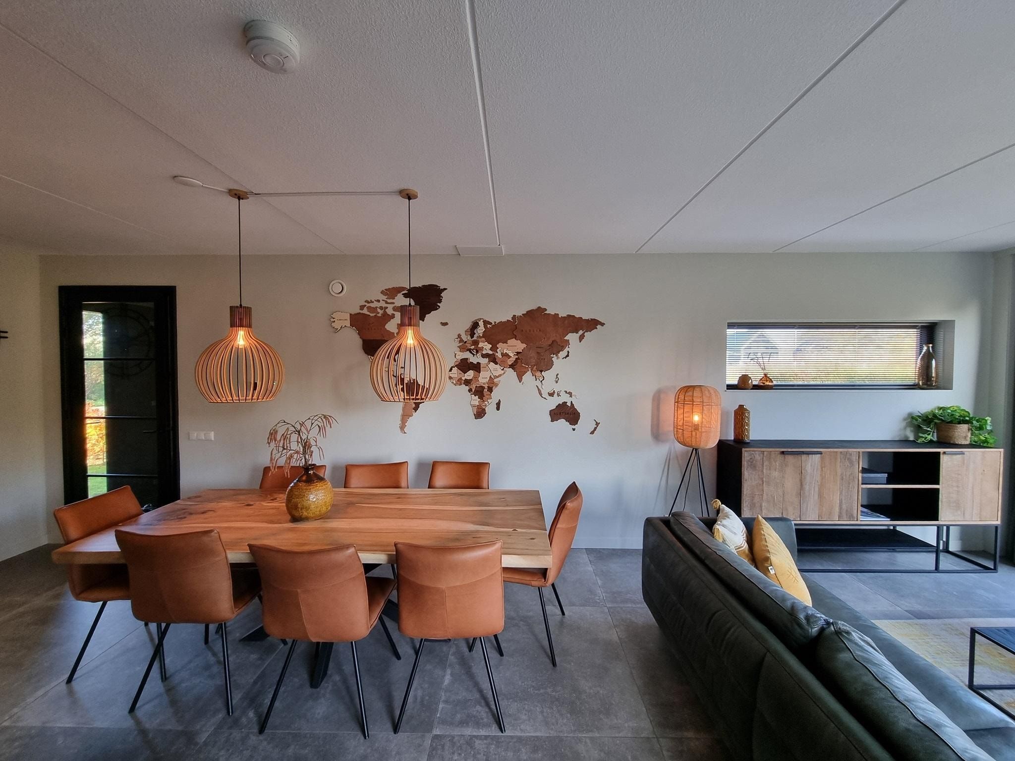 De eetkamer van Watervilla Tolve in Balk