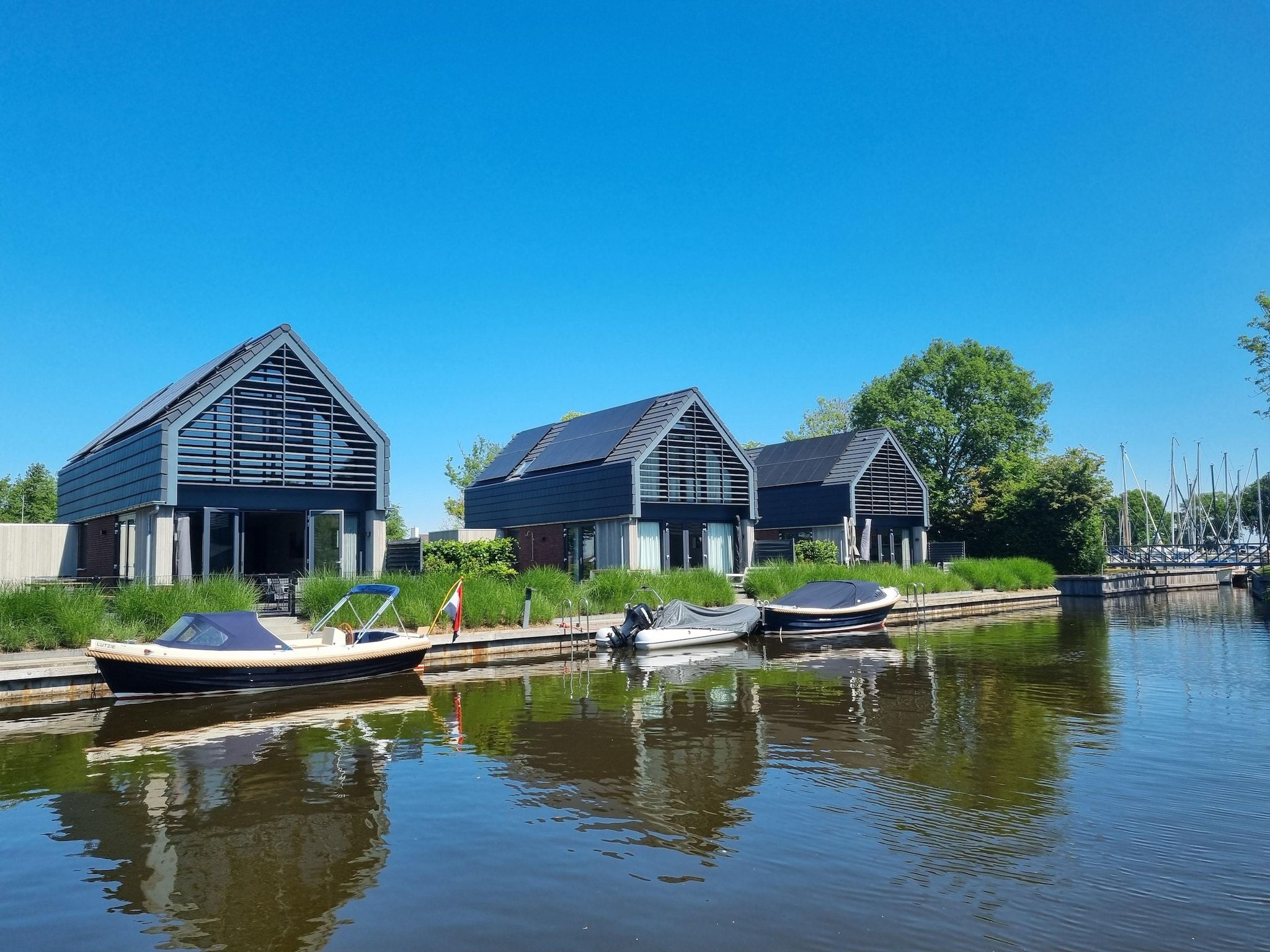 De buitenkant van Watervilla Achttjin in Balk