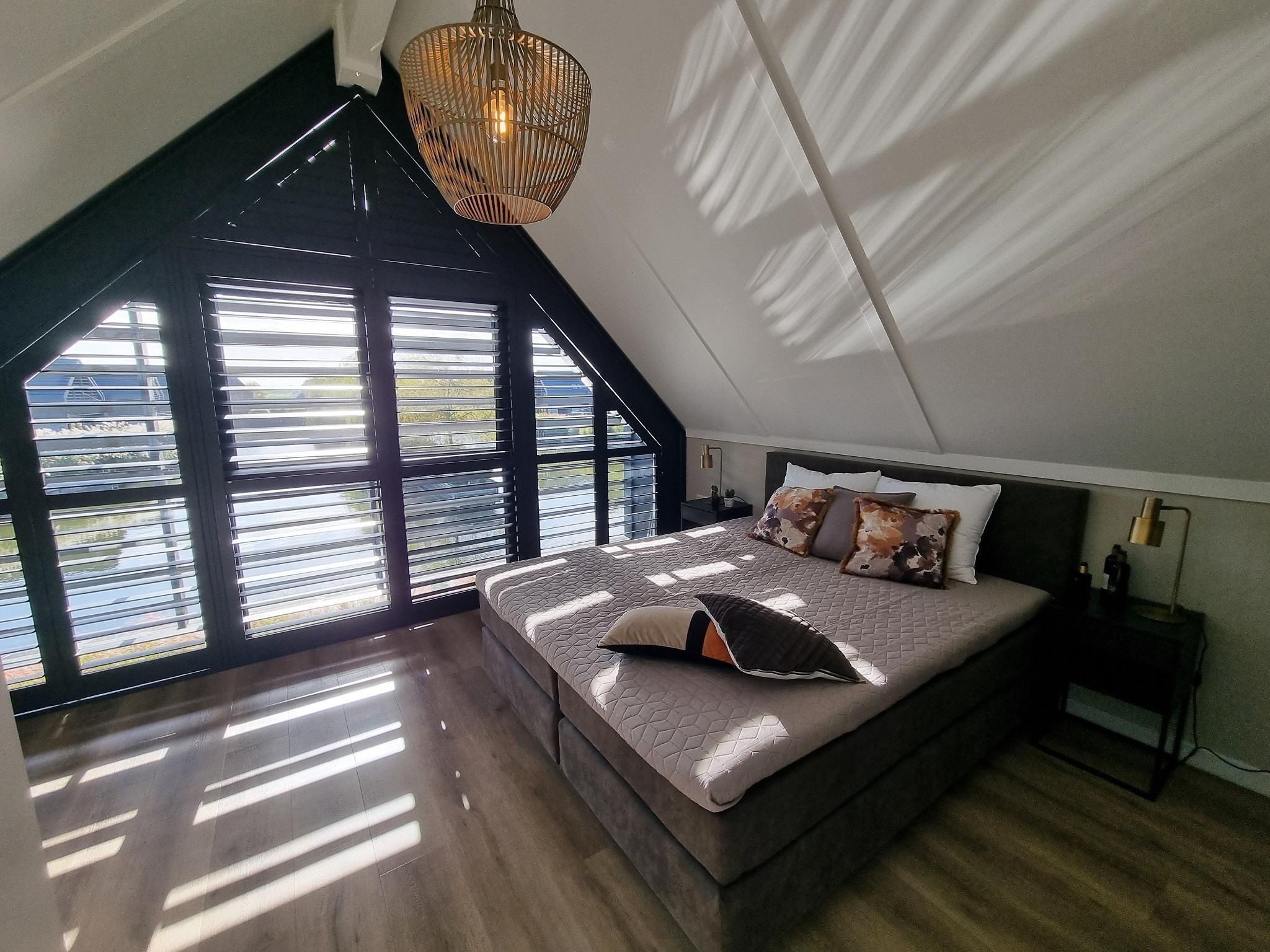 Een slaapkamer van Watervilla Achttjin in Balk