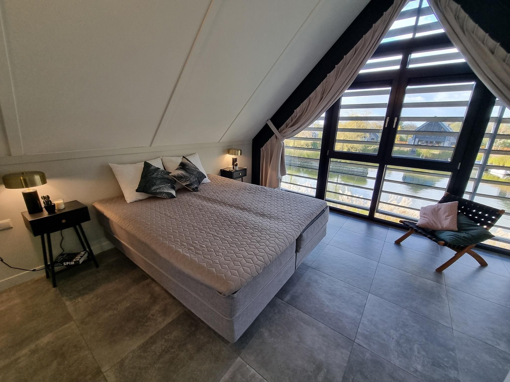 Een slaapkamer van Watervilla Ien in Balk