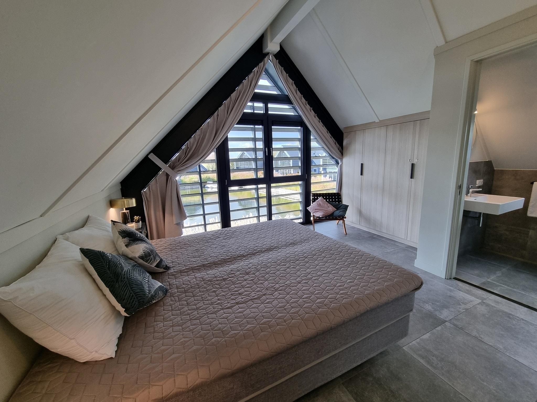 Een slaapkamer van Watervilla Ien in Balk