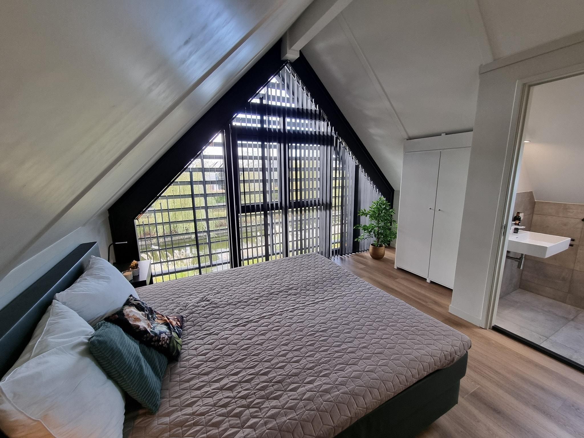 Een slaapkamer van Watervilla Fiif in Balk