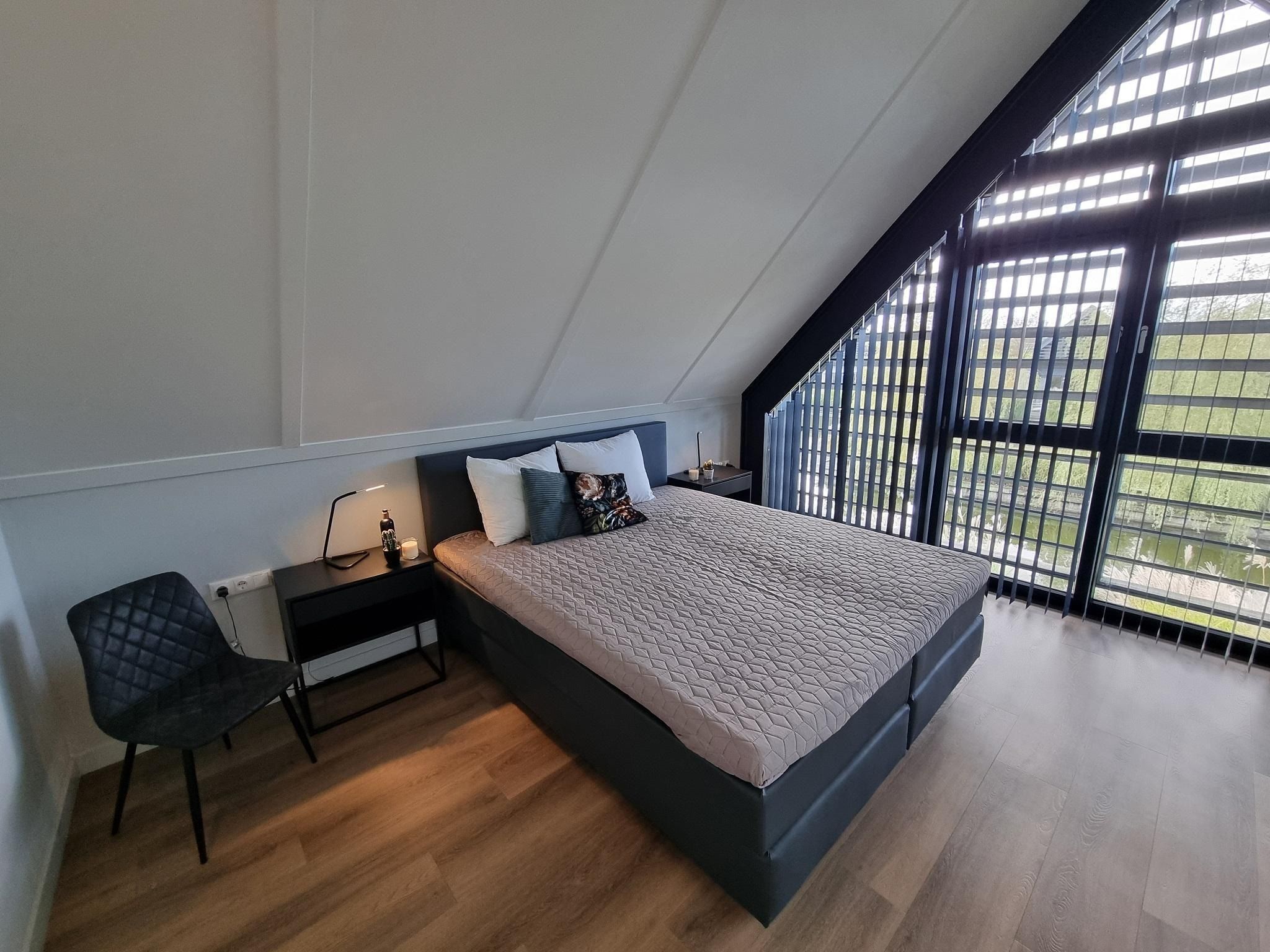 Een slaapkamer van Watervilla Fiif in Balk