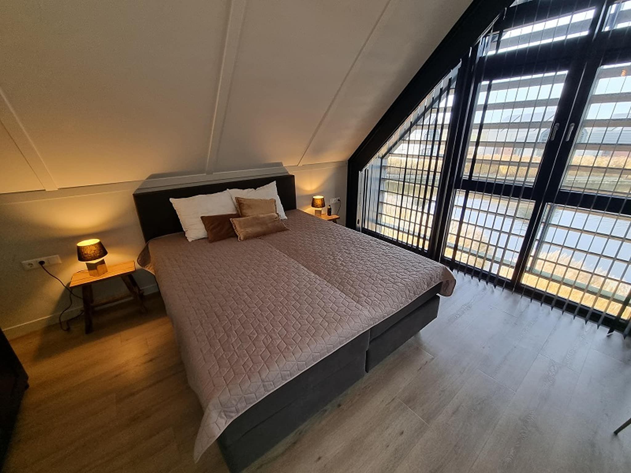 Een slaapkamer van Watervilla San in Balk