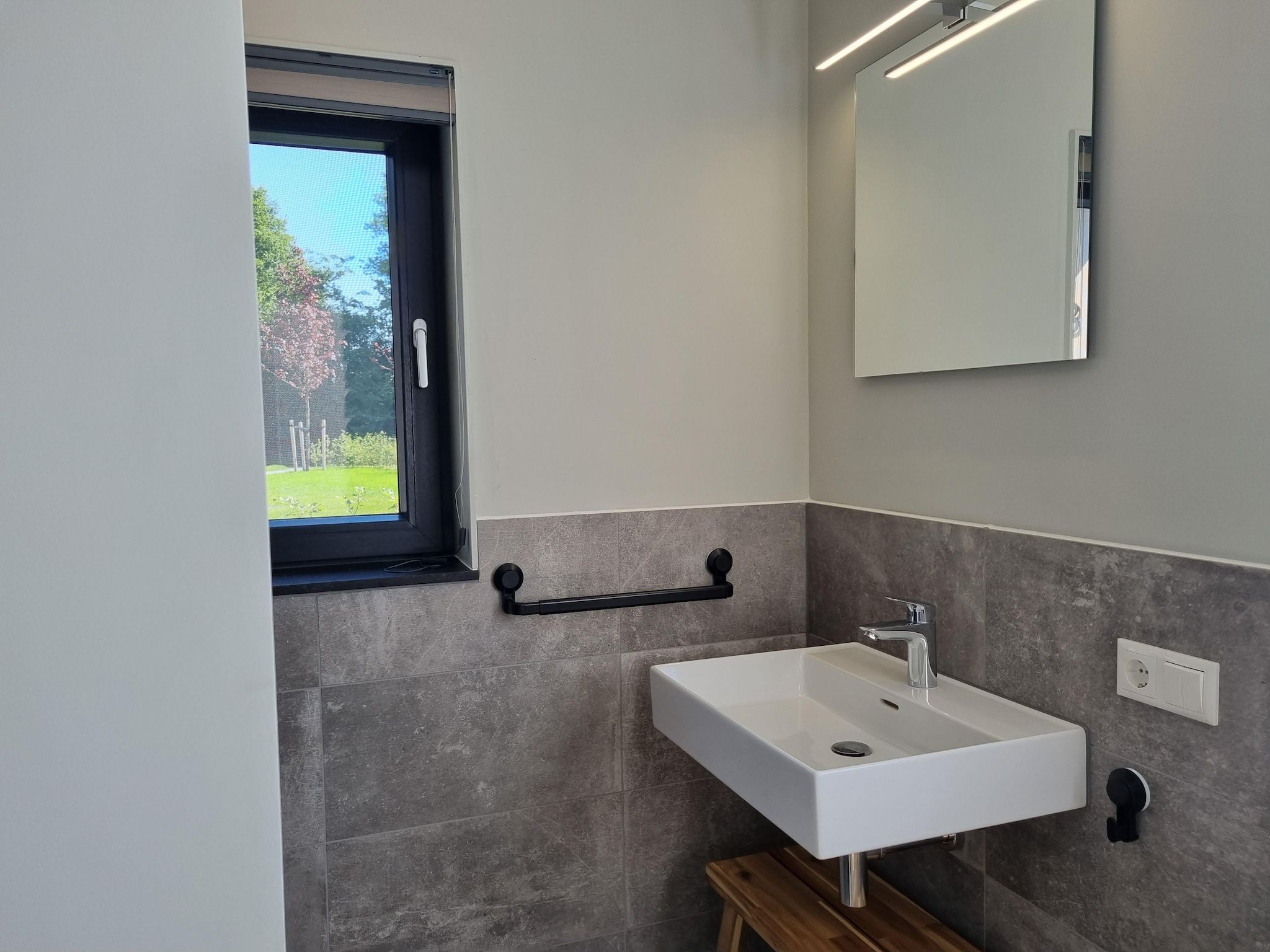 De badkamer van Watervilla Njoggen in Balk