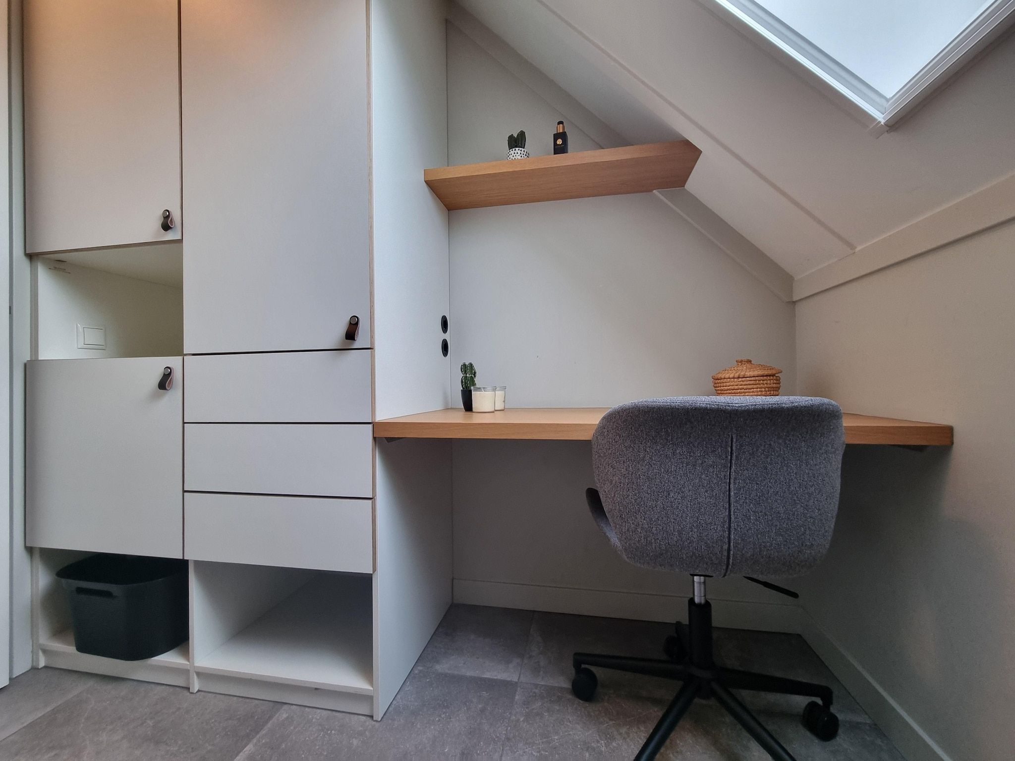 Een slaapkamer van Watervilla Njoggen in Balk