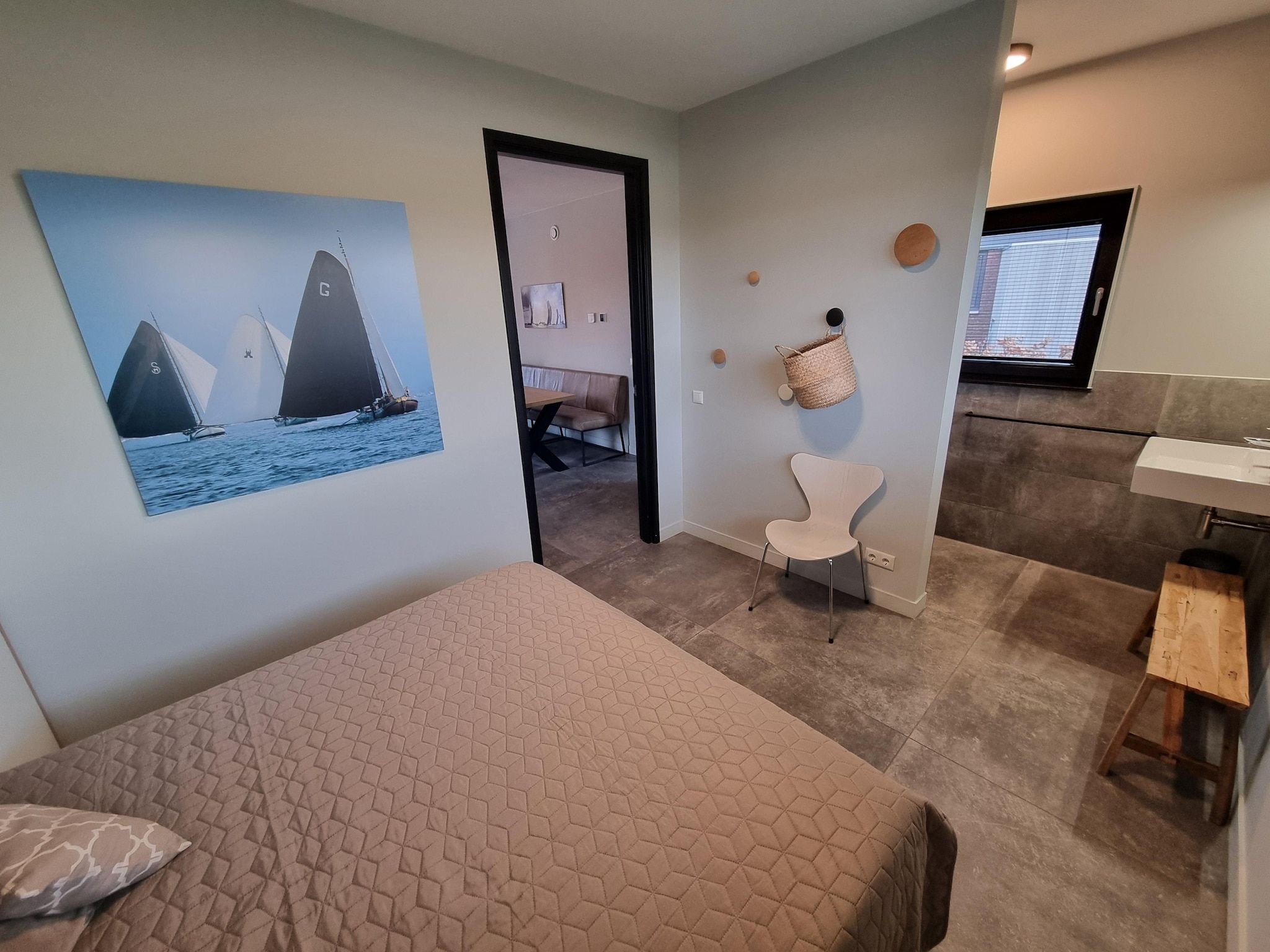 Een slaapkamer van Watervilla Njoggen in Balk