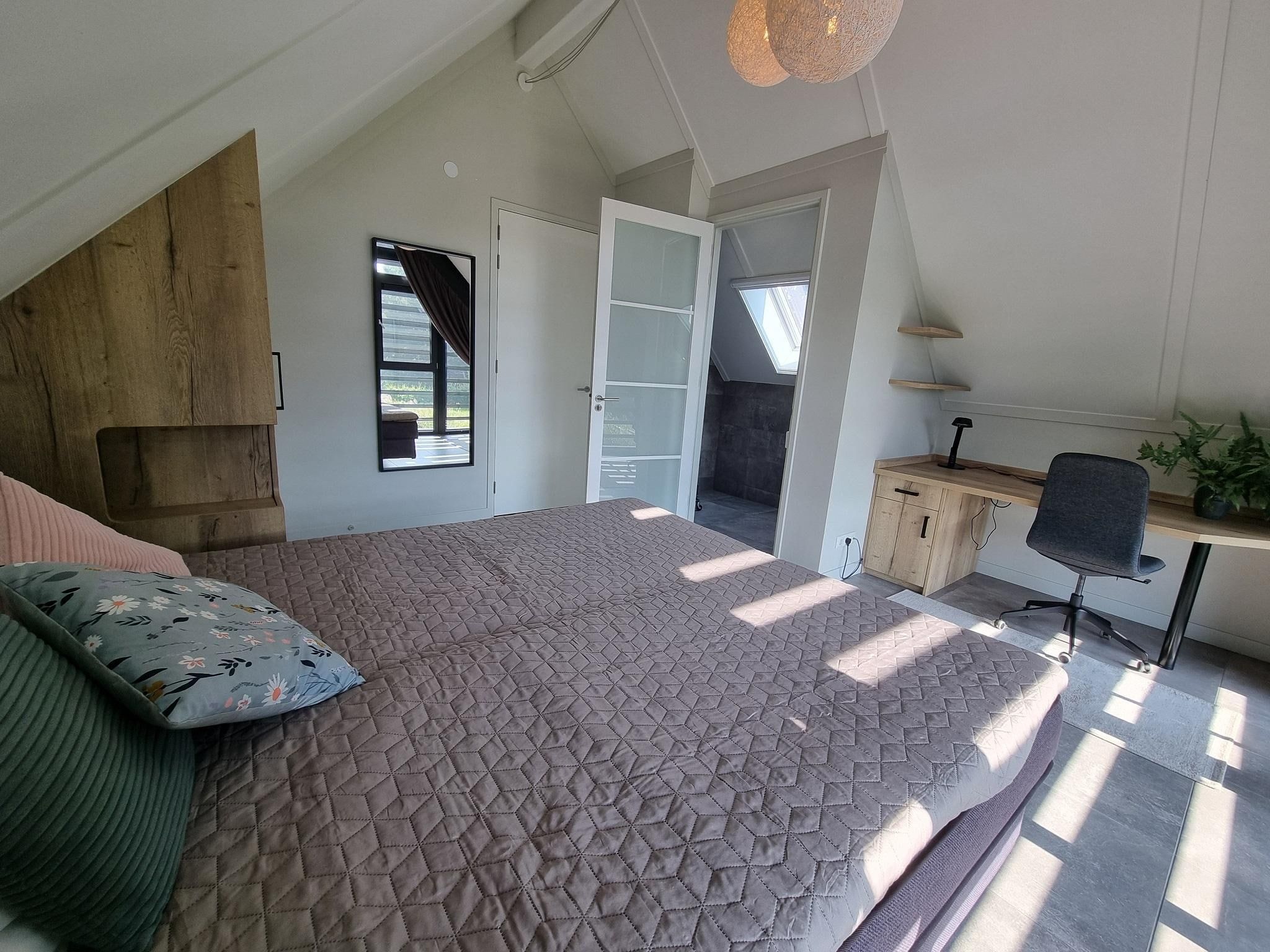 Een slaapkamer van Watervilla Tweintich in Balk