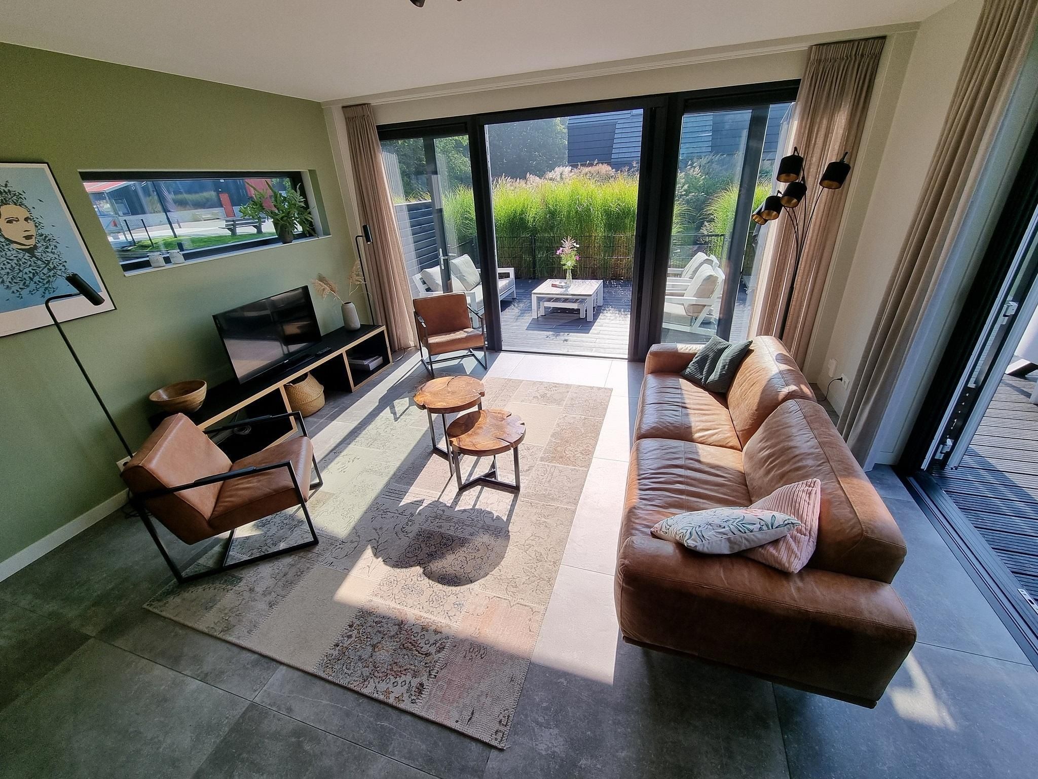 De woonkamer van Watervilla Tweintich in Balk