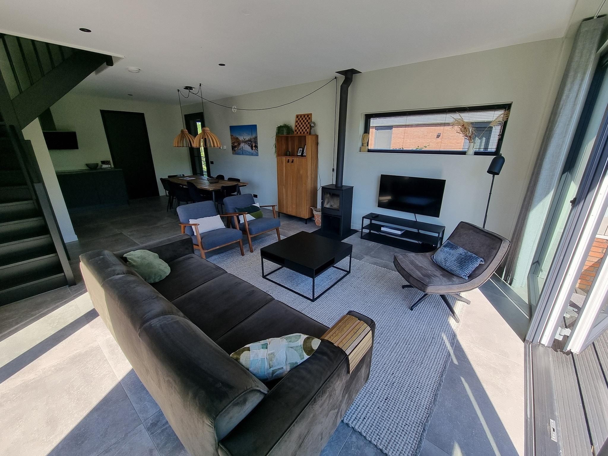 De woonkamer van Watervilla Tsien in Balk