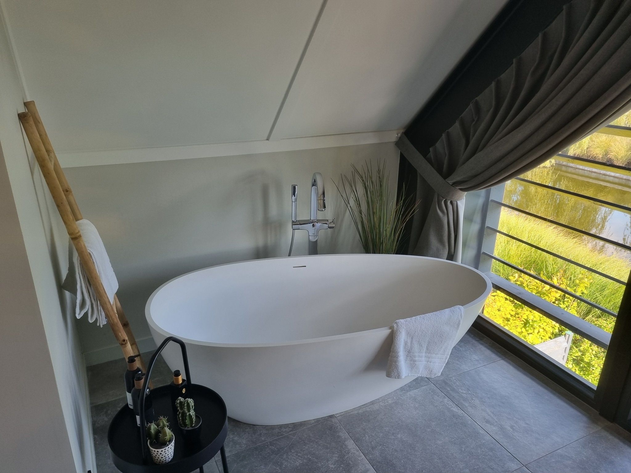 Een slaapkamer van Watervilla Tsien in Balk