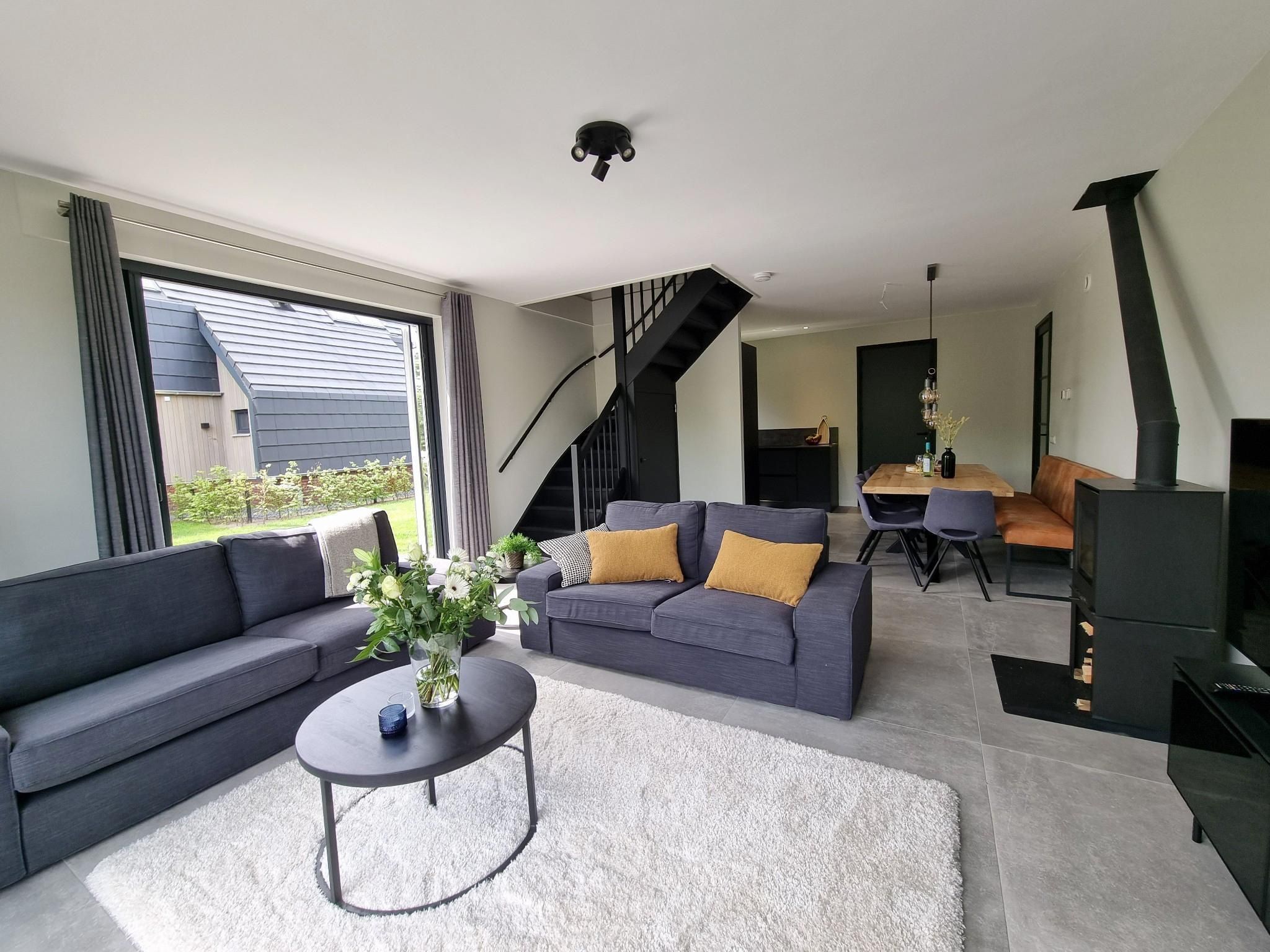 De woonkamer van Watervilla Alve in Balk