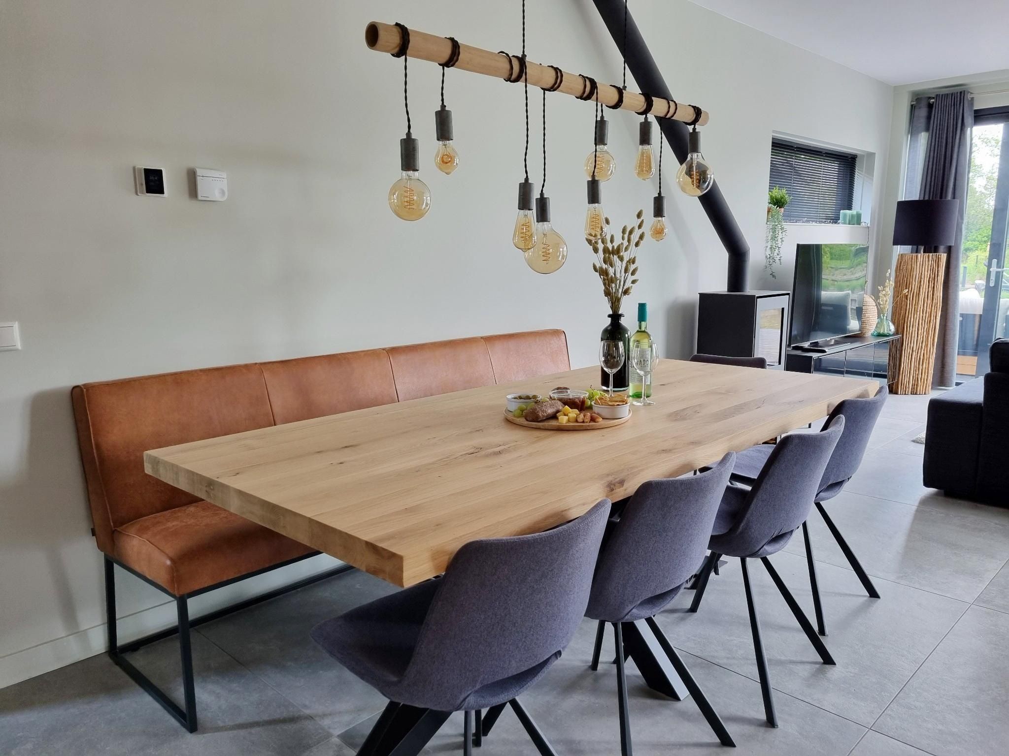 De eetkamer van Watervilla Alve in Balk