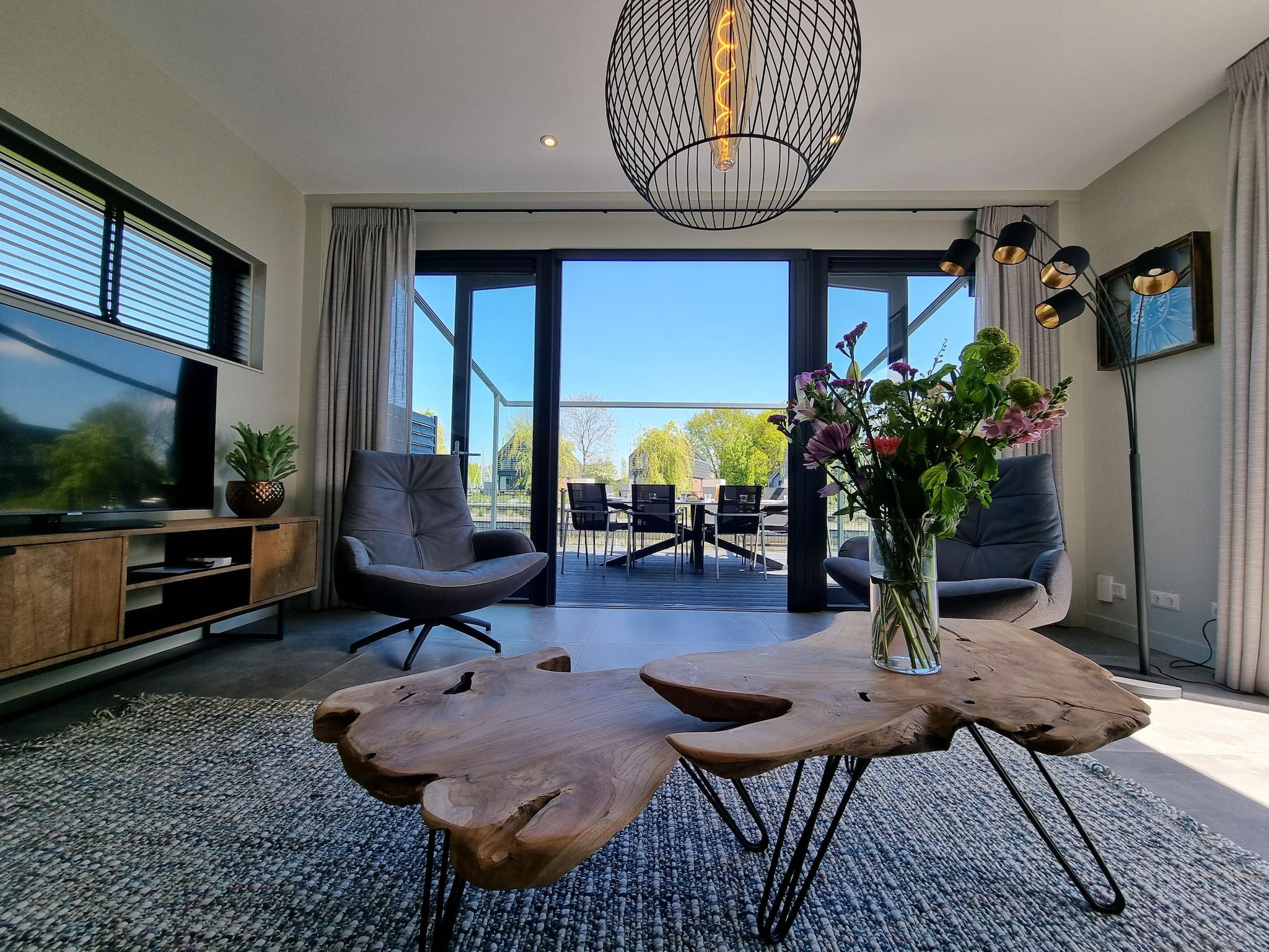 De woonkamer van Watervilla Trettjin in Balk