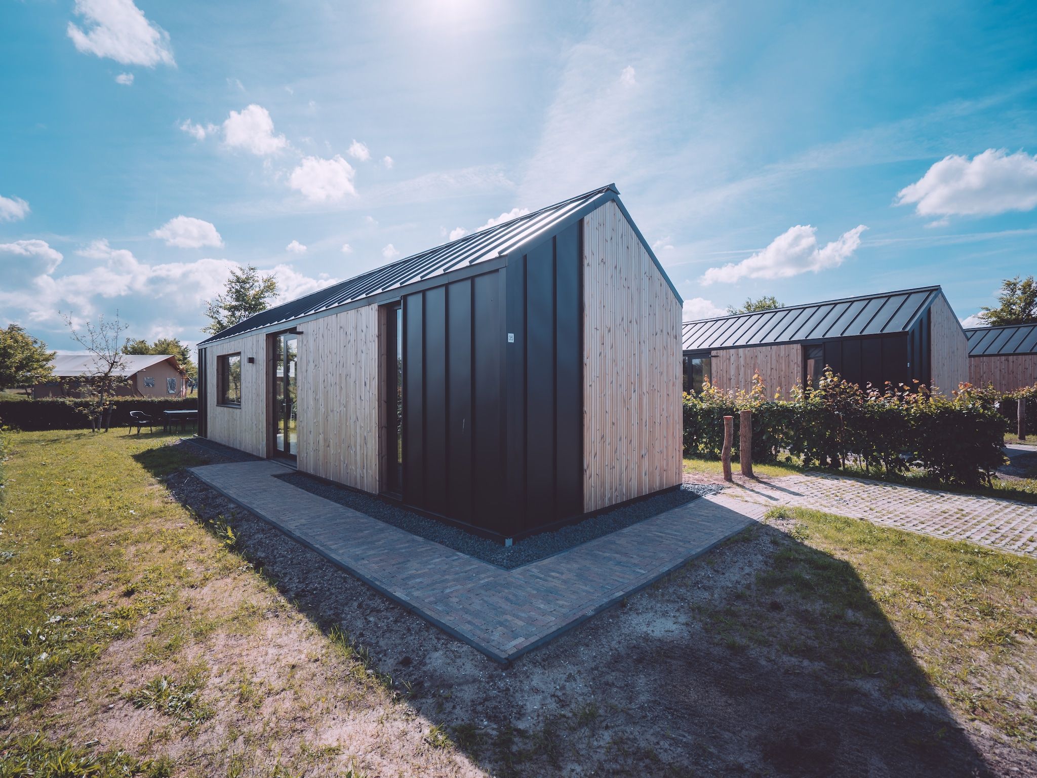 De buitenkant van Vakantiepark Eigen Wijze 12 in Bant