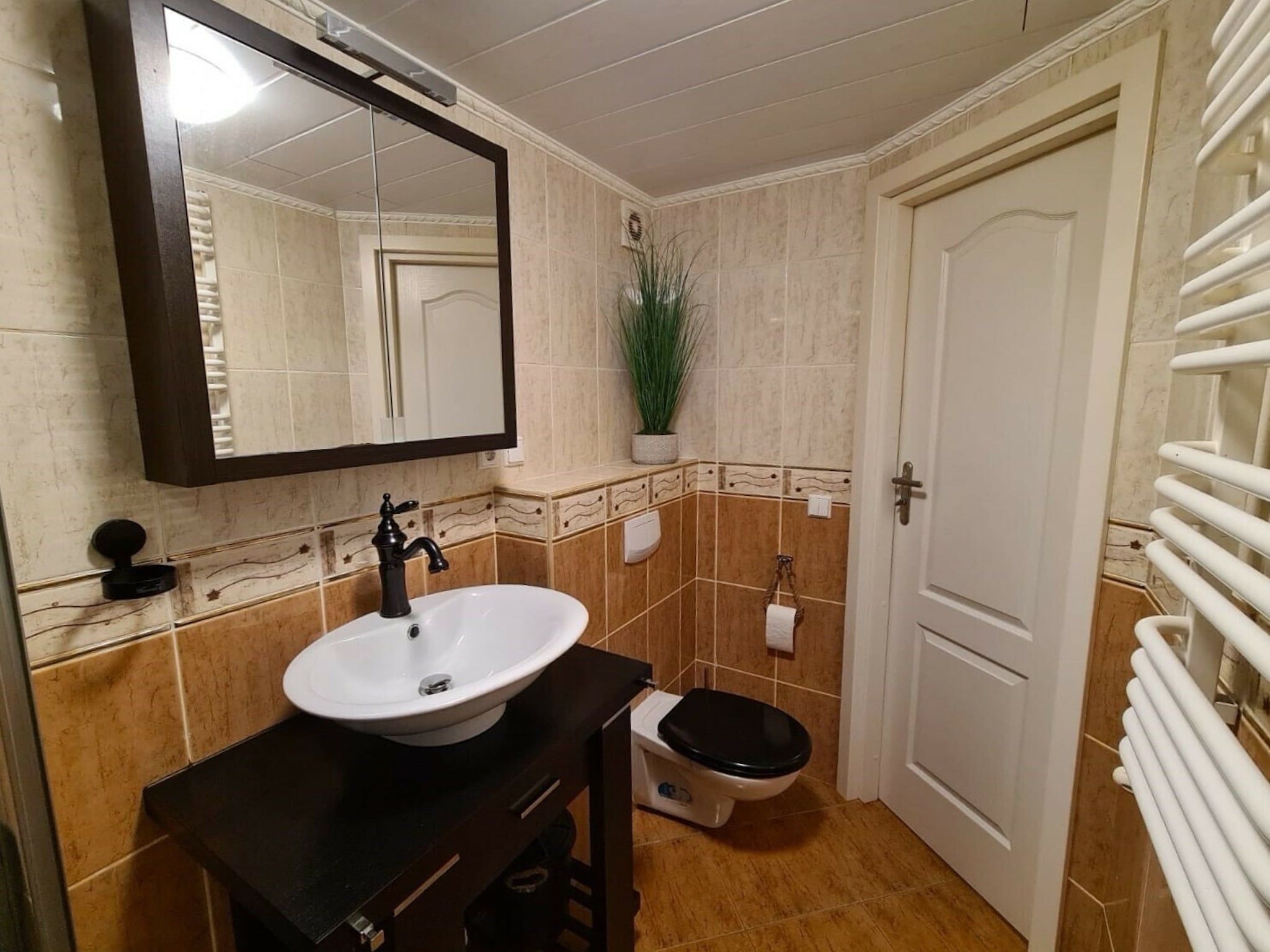 De badkamer van Recreatiepark Rhederlaagse Meren 1 in Lathum