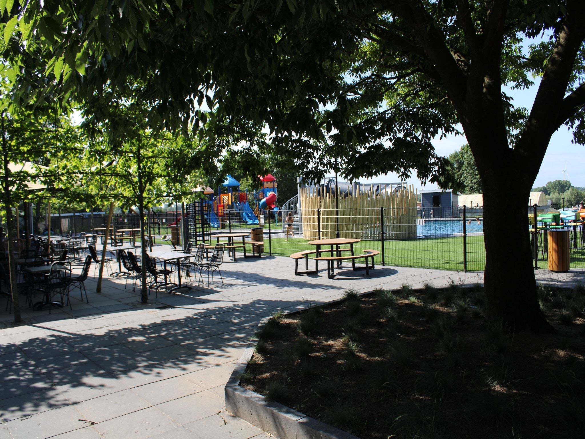 Parkfaciliteiten bij Recreatiepark Rhederlaagse Meren 8 in Lathum