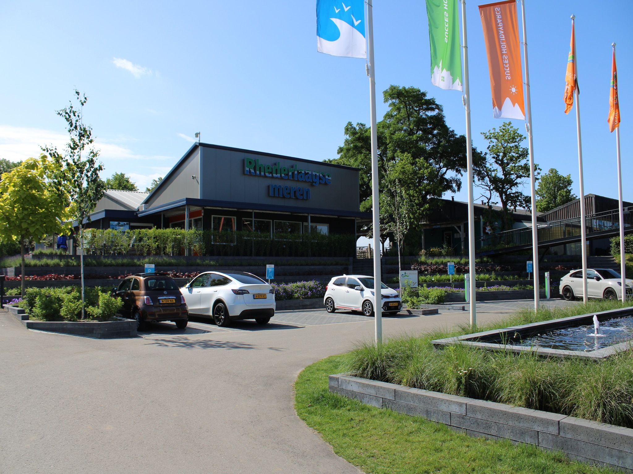 Parkfaciliteiten bij Recreatiepark Rhederlaagse Meren 8 in Lathum