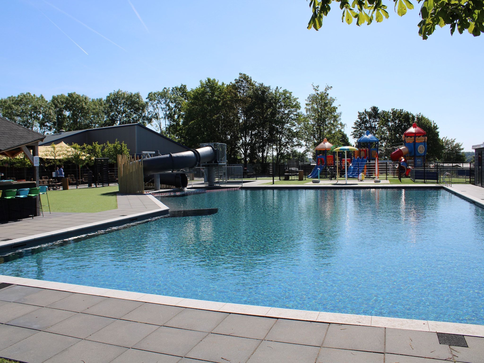 Parkfaciliteiten bij Recreatiepark Rhederlaagse Meren 8 in Lathum