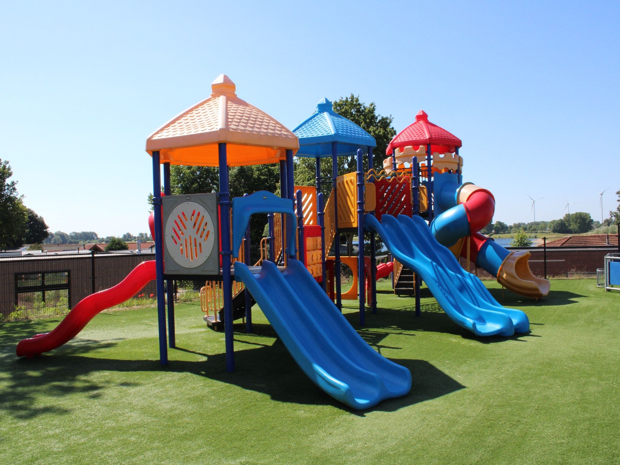 Parkfaciliteiten bij Recreatiepark Rhederlaagse Meren 8 in Lathum