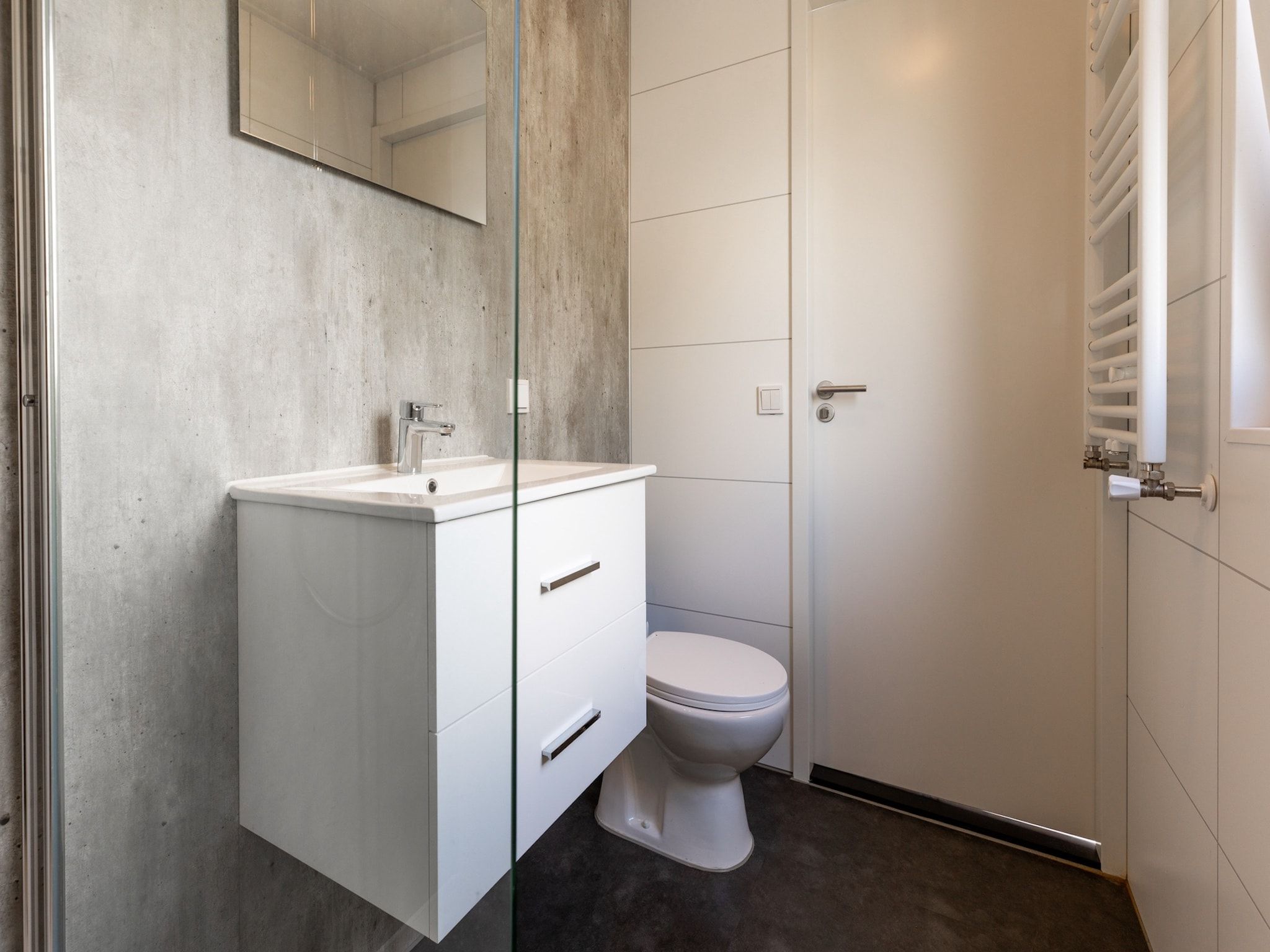 De badkamer van Recreatiepark Rhederlaagse Meren 8 in Lathum