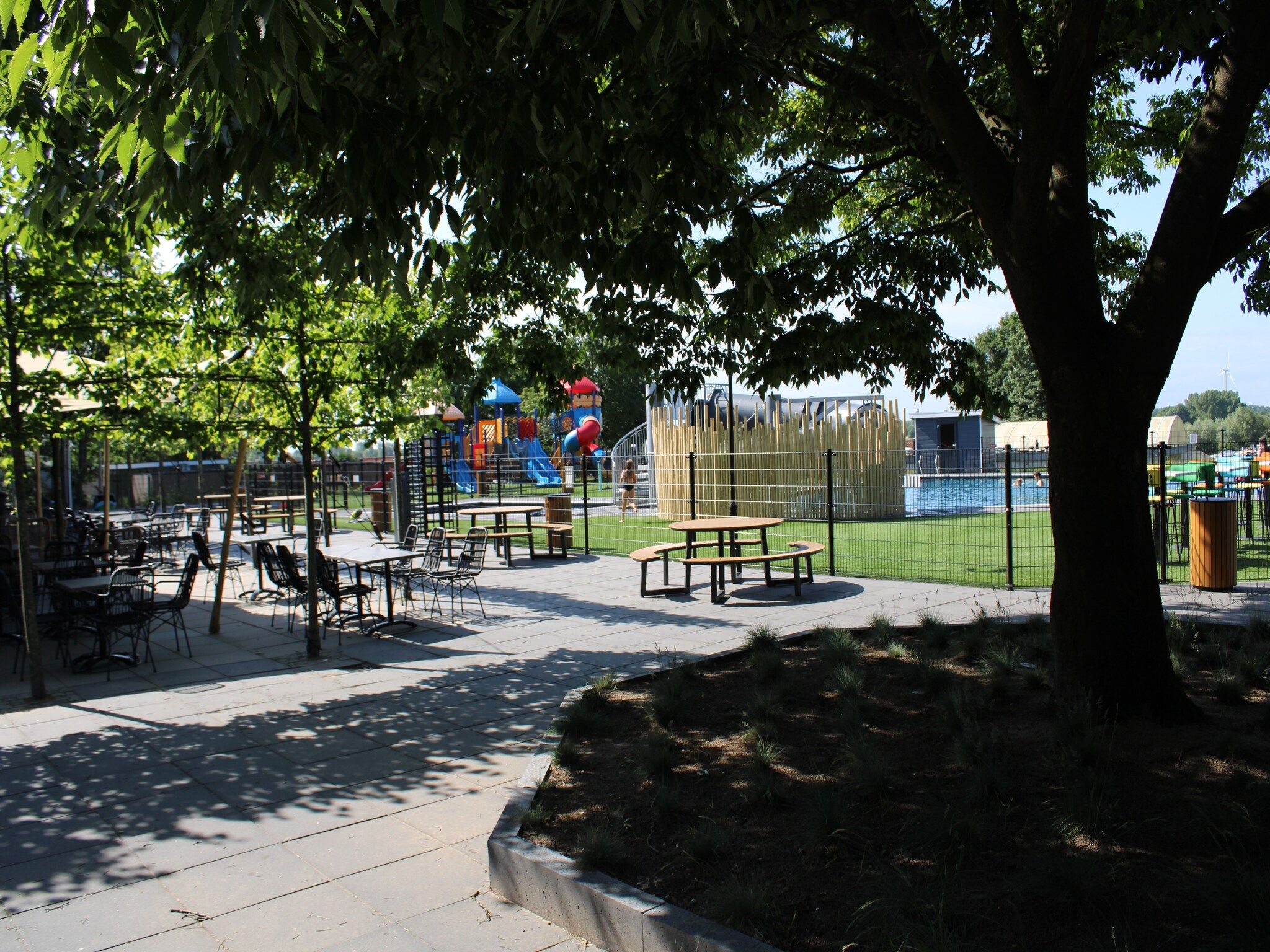 Parkfaciliteiten bij Recreatiepark Rhederlaagse Meren 9 in Lathum