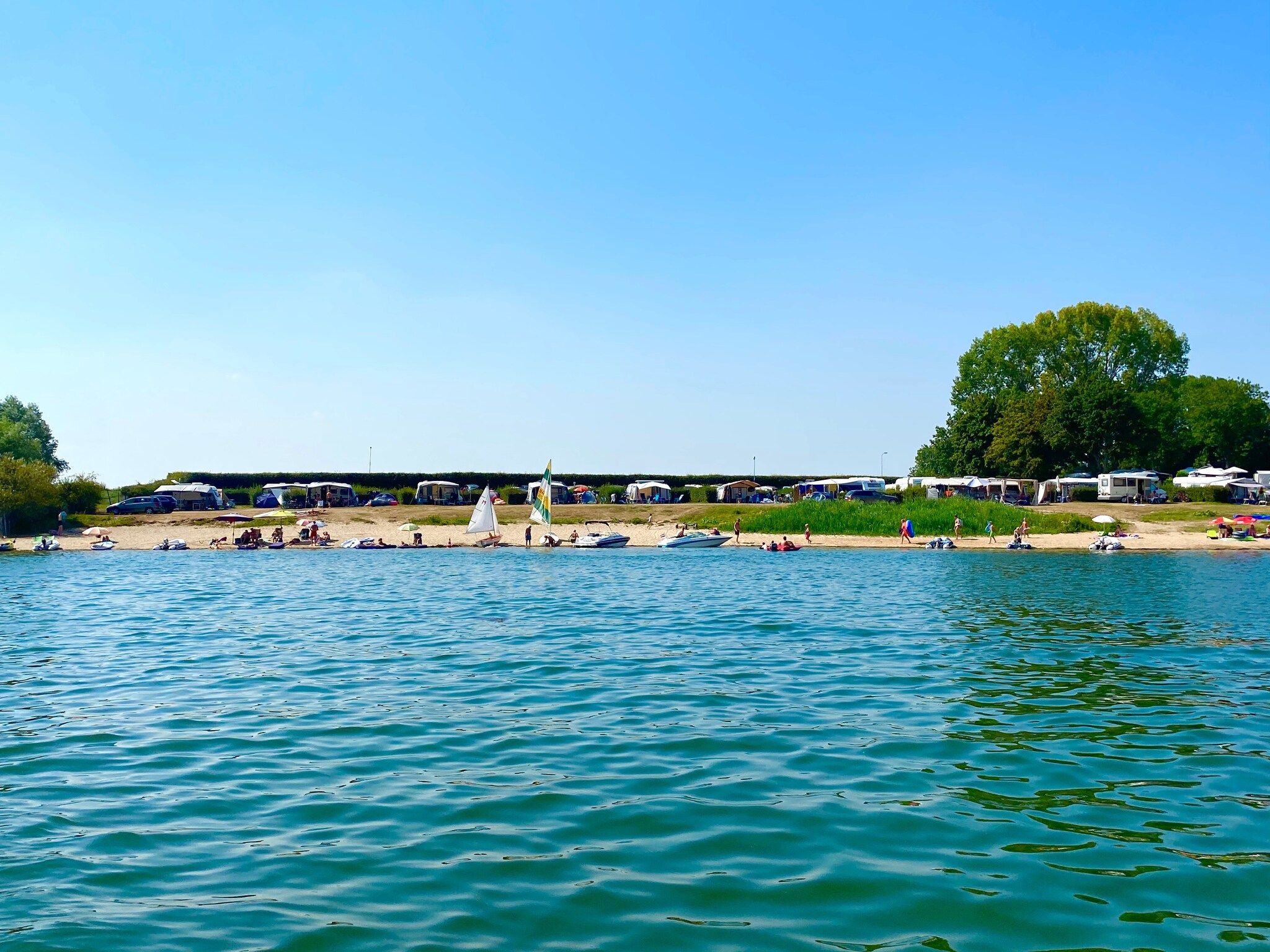 Parkfaciliteiten bij Recreatiepark Rhederlaagse Meren 9 in Lathum