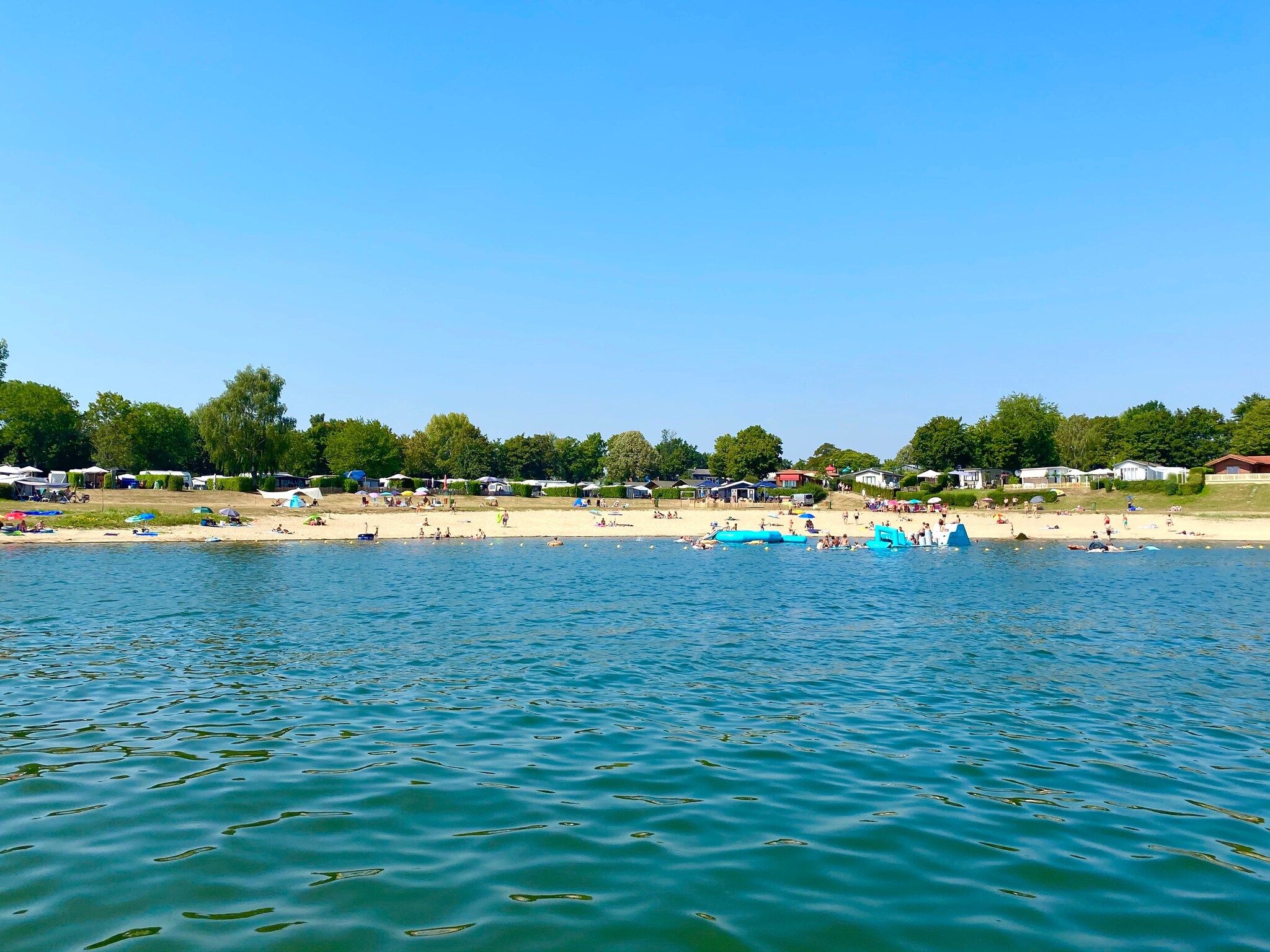 Parkfaciliteiten bij Recreatiepark Rhederlaagse Meren 9 in Lathum