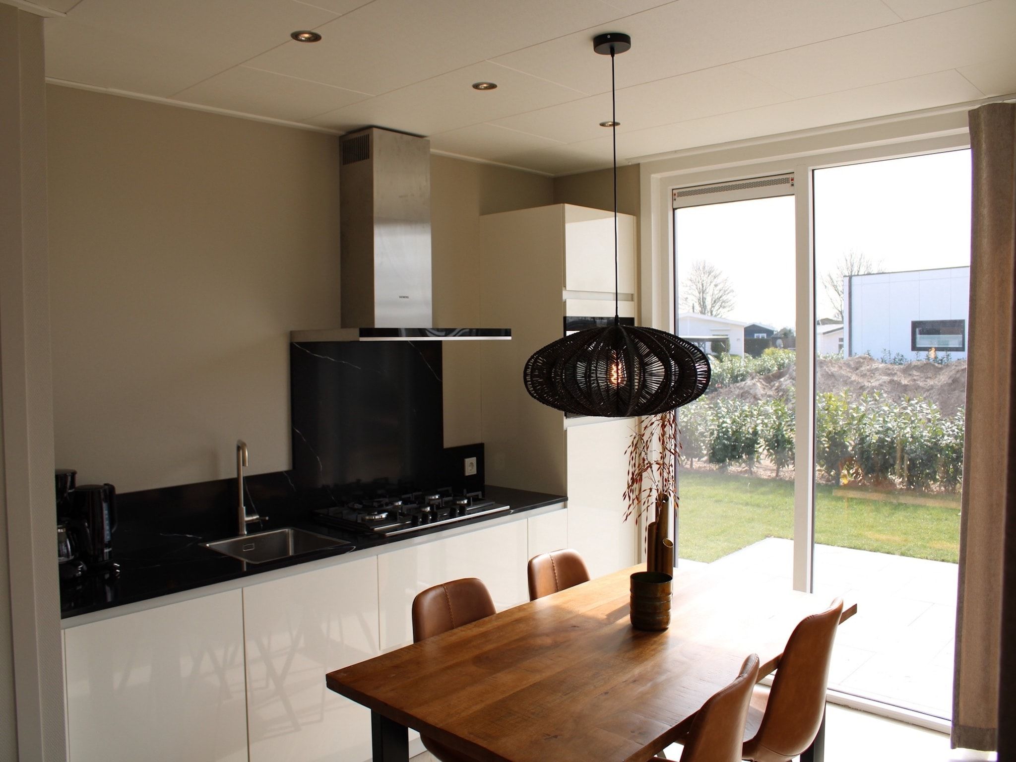 De keuken van Recreatiepark Rhederlaagse Meren 13 in Lathum