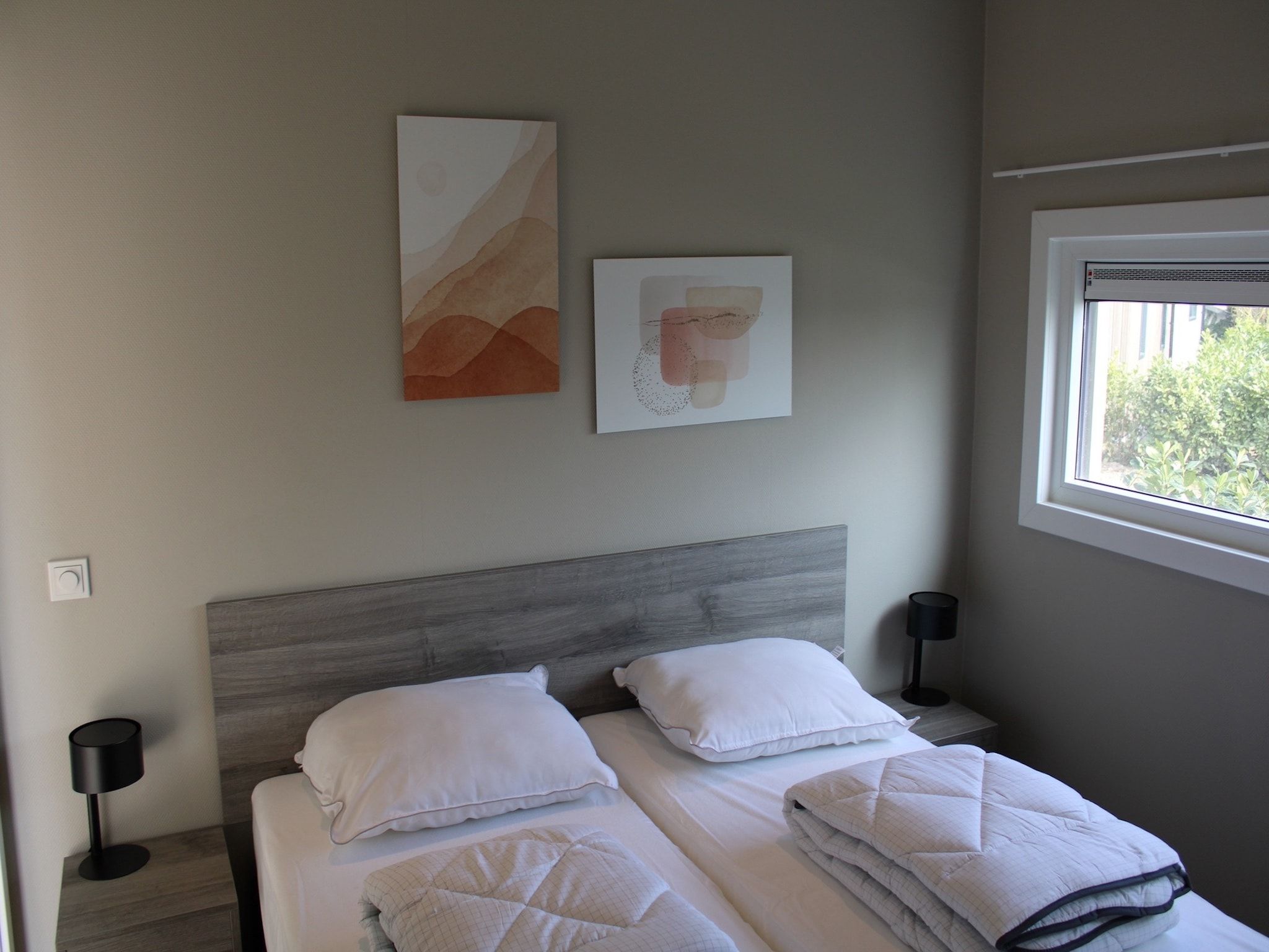 Een slaapkamer van Recreatiepark Rhederlaagse Meren 13 in Lathum