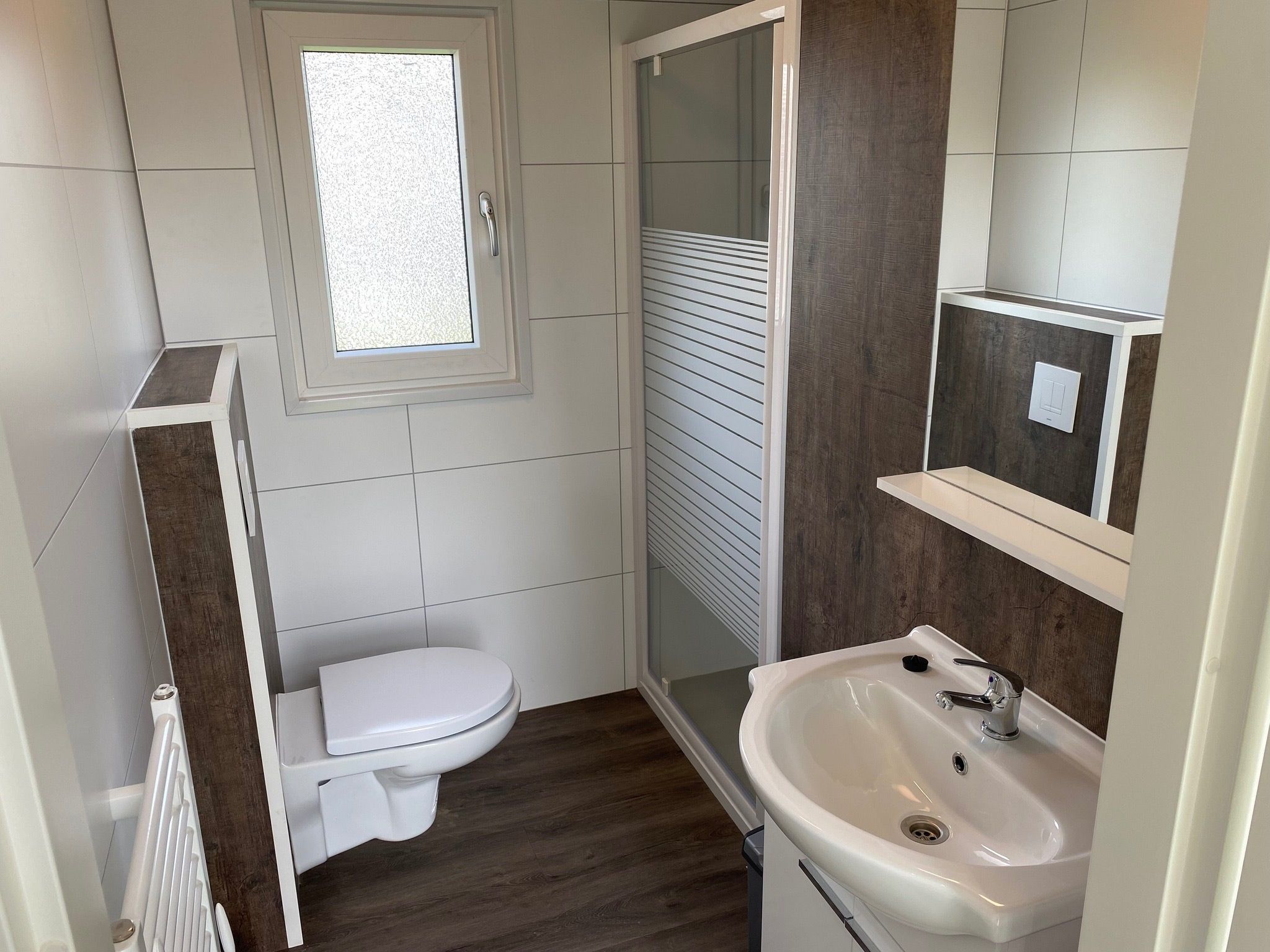 De badkamer van Recreatiepark Rhederlaagse Meren 14 in Lathum