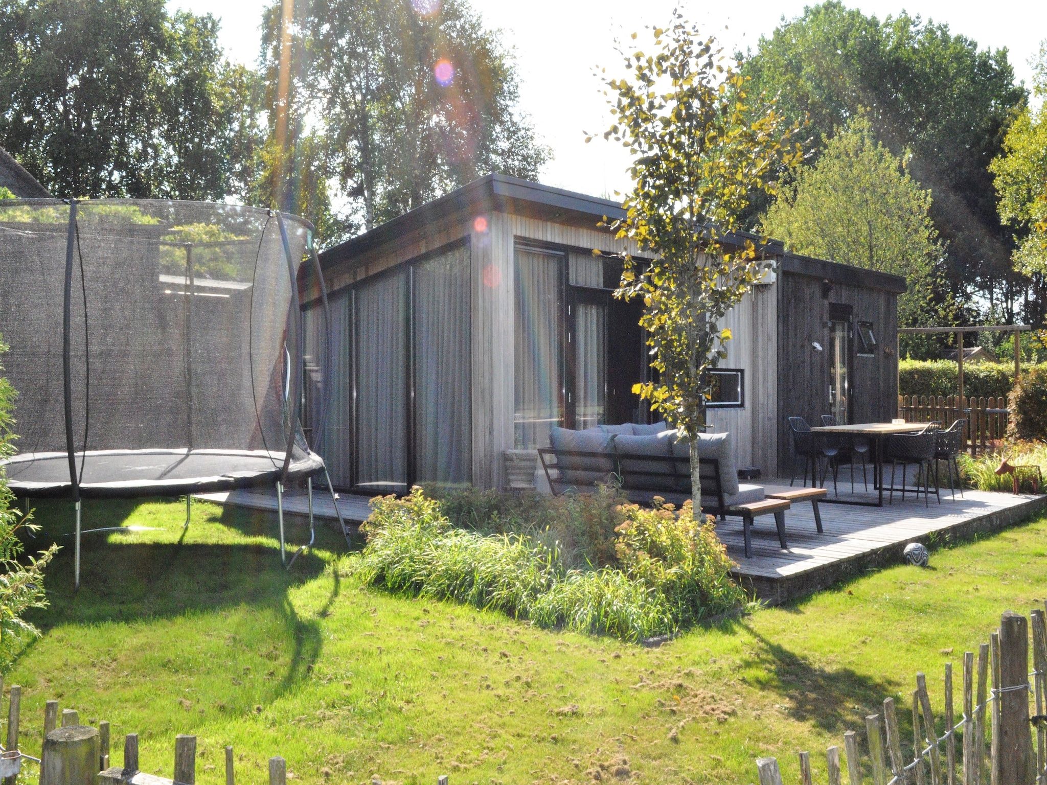De buitenkant van Chalet Vrijzicht in Haulerwijk