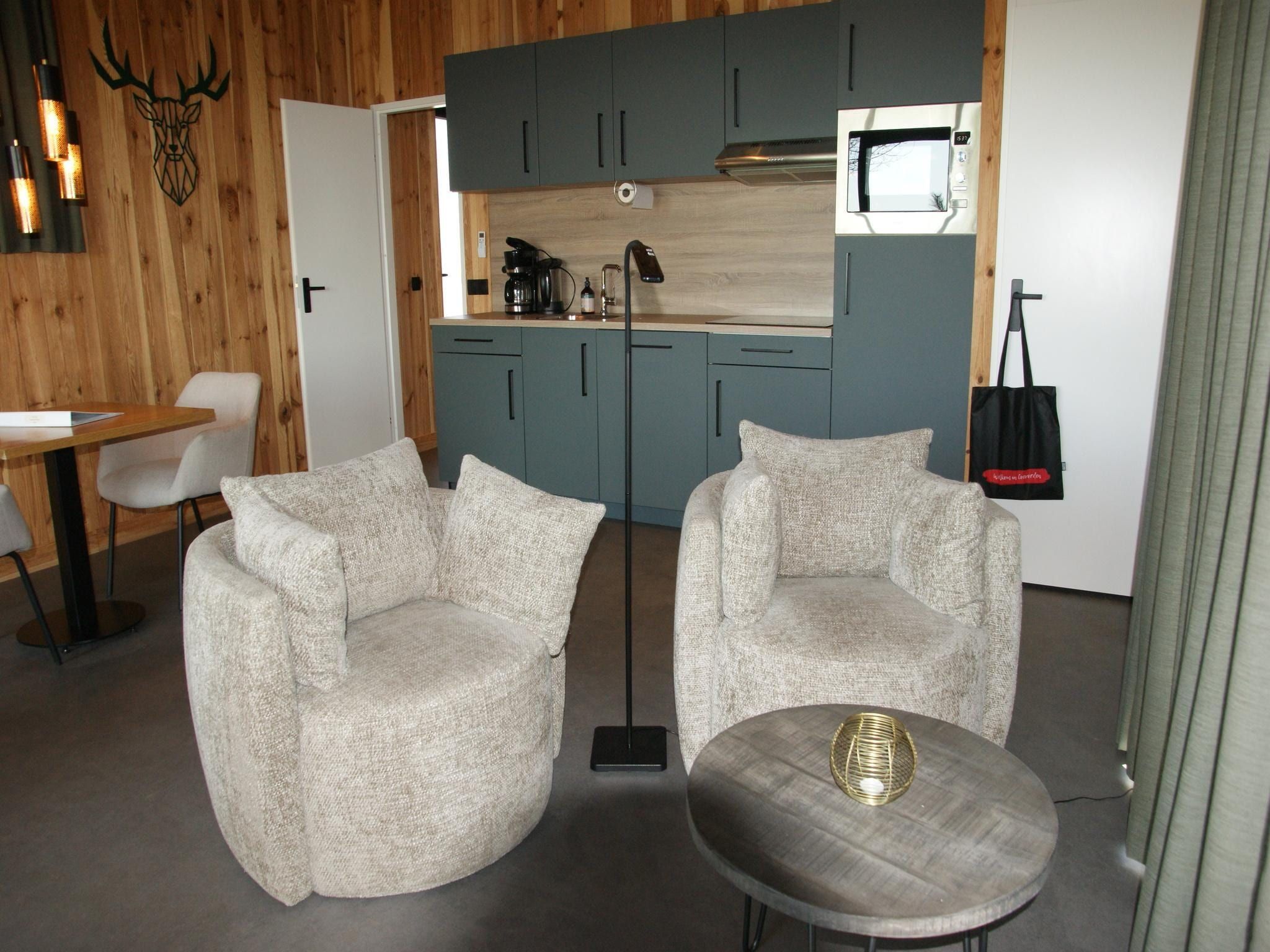 De woonkamer van Wellnesslodge Kievit 2p in Dalerveen
