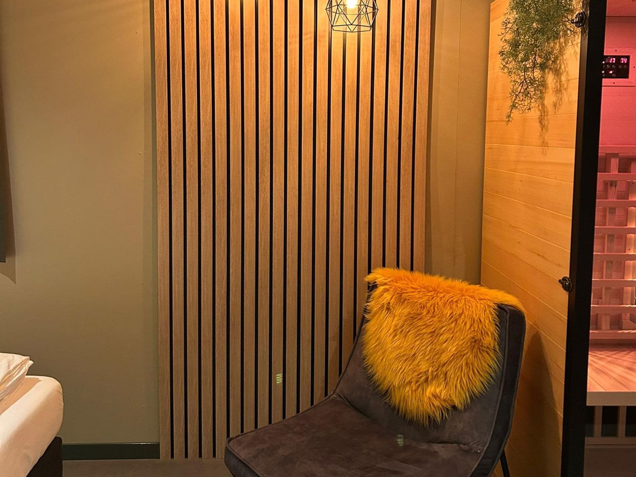 Een slaapkamer van Wellnesslodge Kievit 2p in Dalerveen