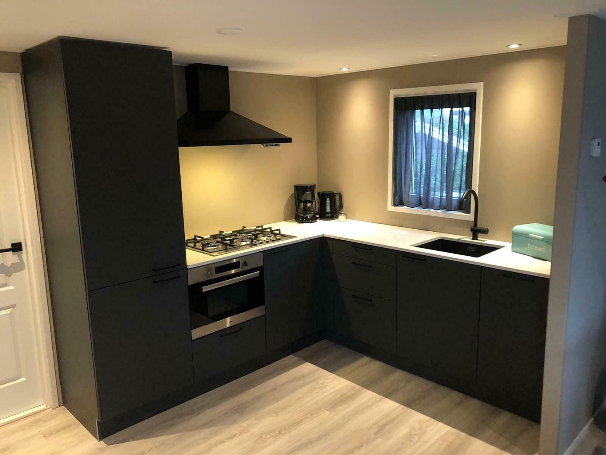 De keuken van Recreatiepark Rhederlaagse Meren 7 in Lathum